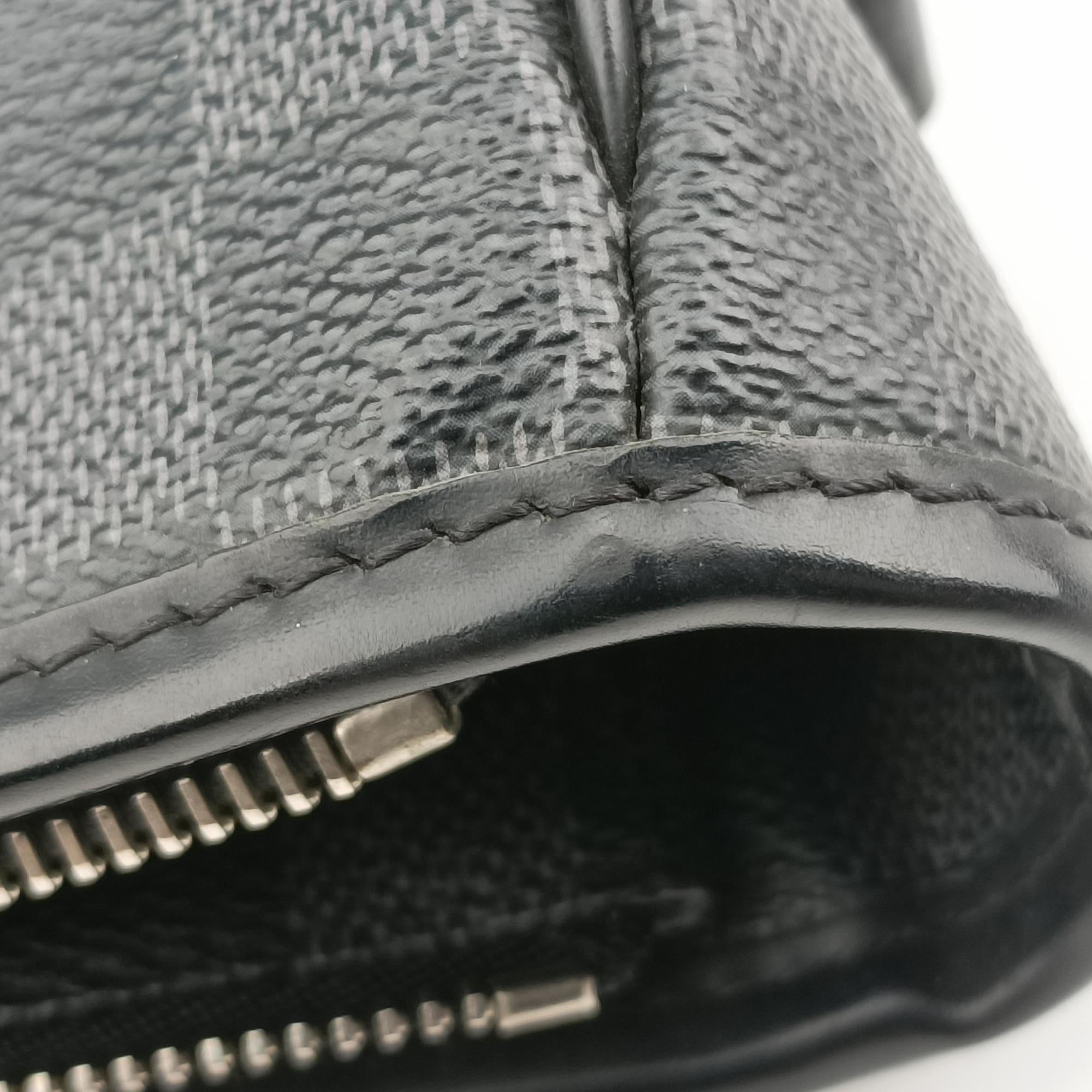 Pre-owned Louis Vuitton Tadao Noir Damier Graphite N41259 shoulderbag | stylenewstar