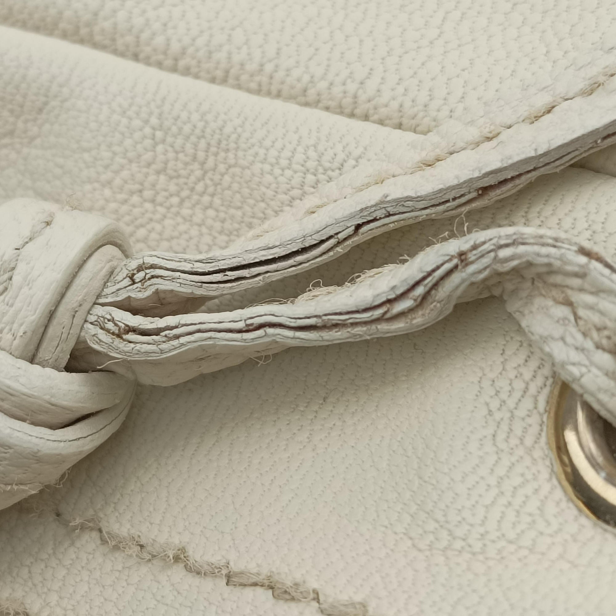Pre-owned Yves Saint Laurent Saharienne White Leather 139259 shoulderbag | stylenewstar