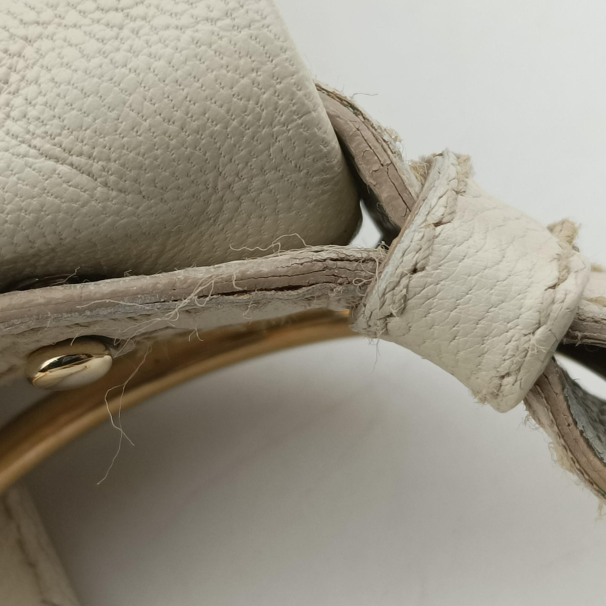 Pre-owned Yves Saint Laurent Saharienne White Leather 139259 shoulderbag | stylenewstar