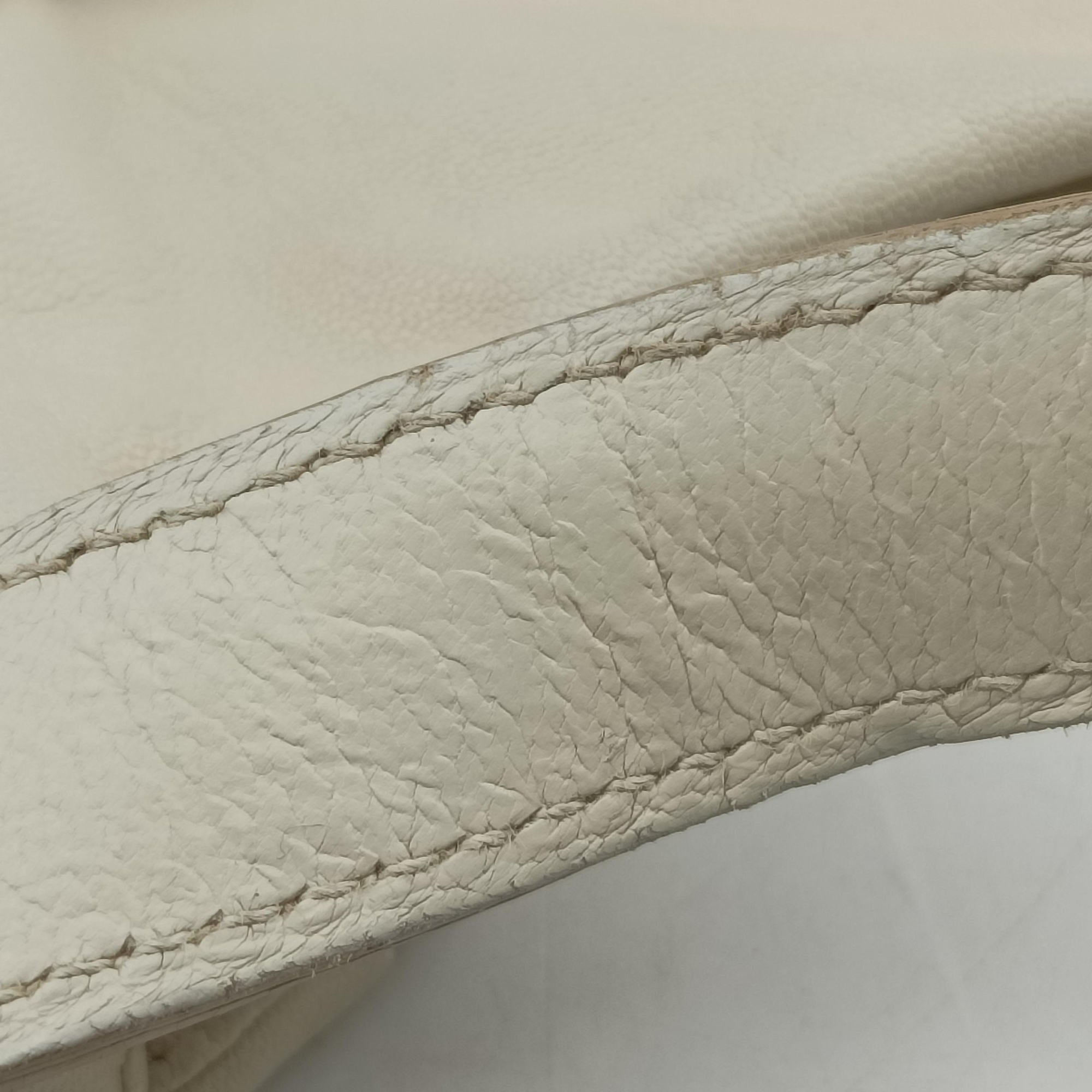 Pre-owned Yves Saint Laurent Saharienne White Leather 139259 shoulderbag | stylenewstar