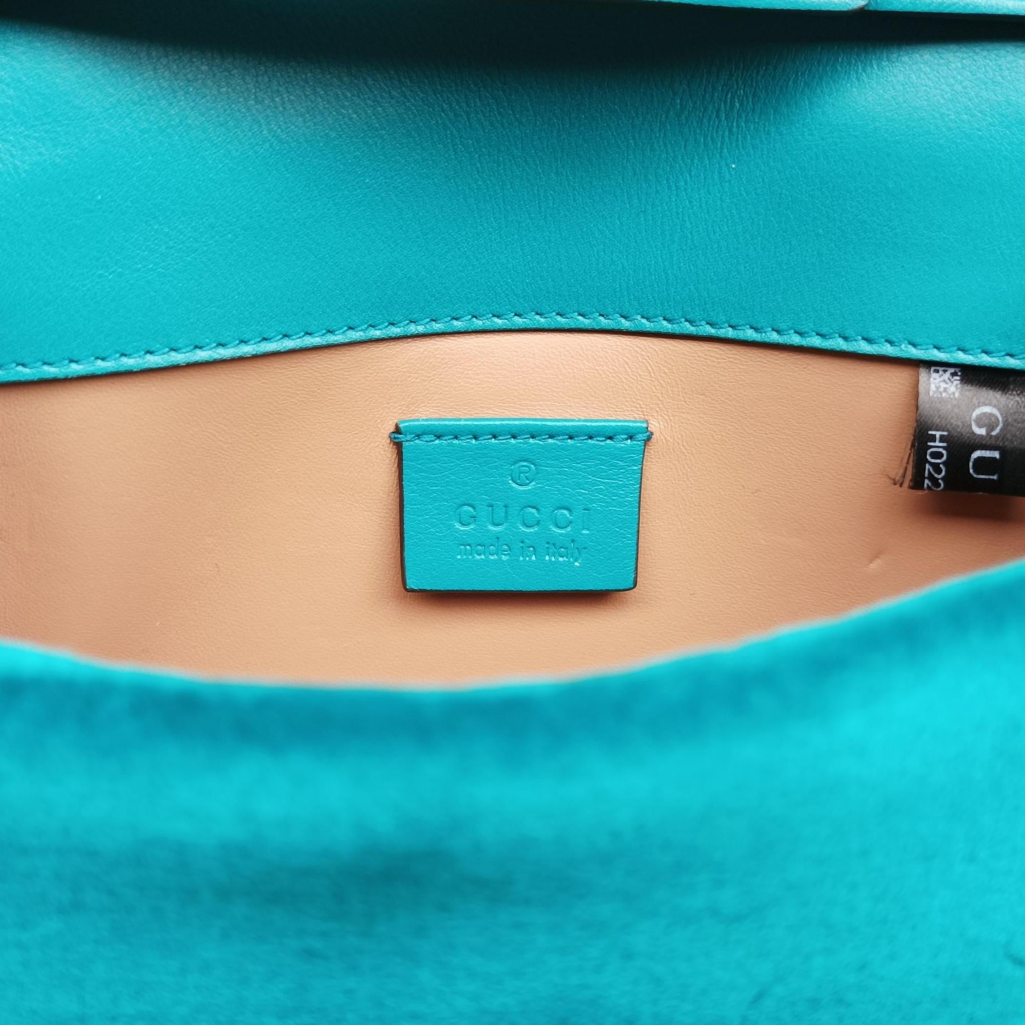 Vintage Gucci Bee Broadway Blue Velvet 489218 shoulderbag | stylenewstar