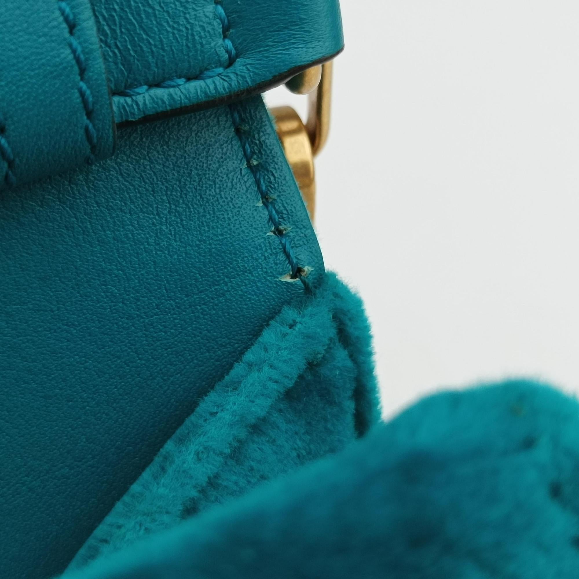 Vintage Gucci Bee Broadway Blue Velvet 489218 shoulderbag | stylenewstar