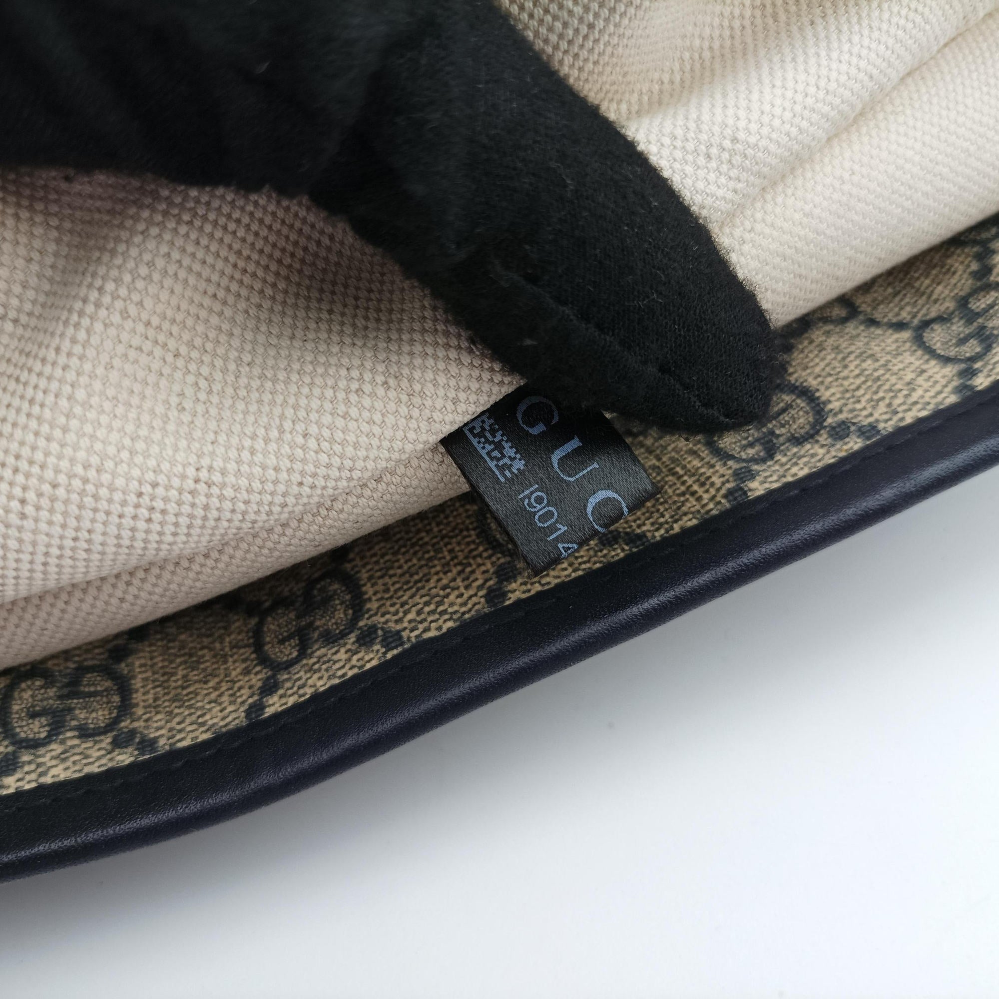 Pre-owned Gucci GG Supreme Brown×Navy PVC coated canvas×Leather 211137 handbag | stylenewstar