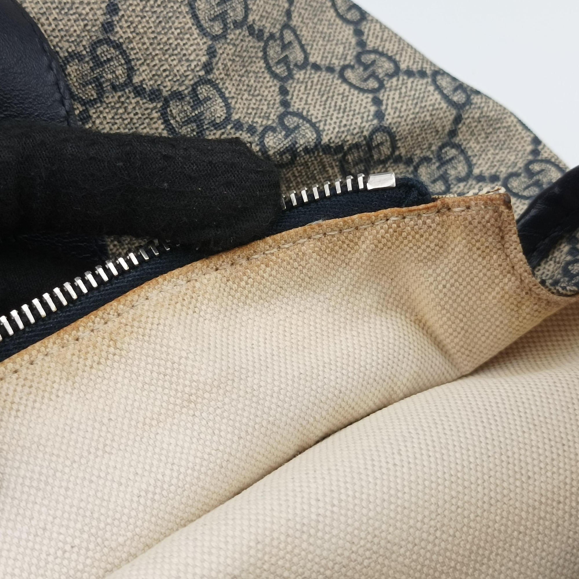 Pre-owned Gucci GG Supreme Brown×Navy PVC coated canvas×Leather 211137 handbag | stylenewstar