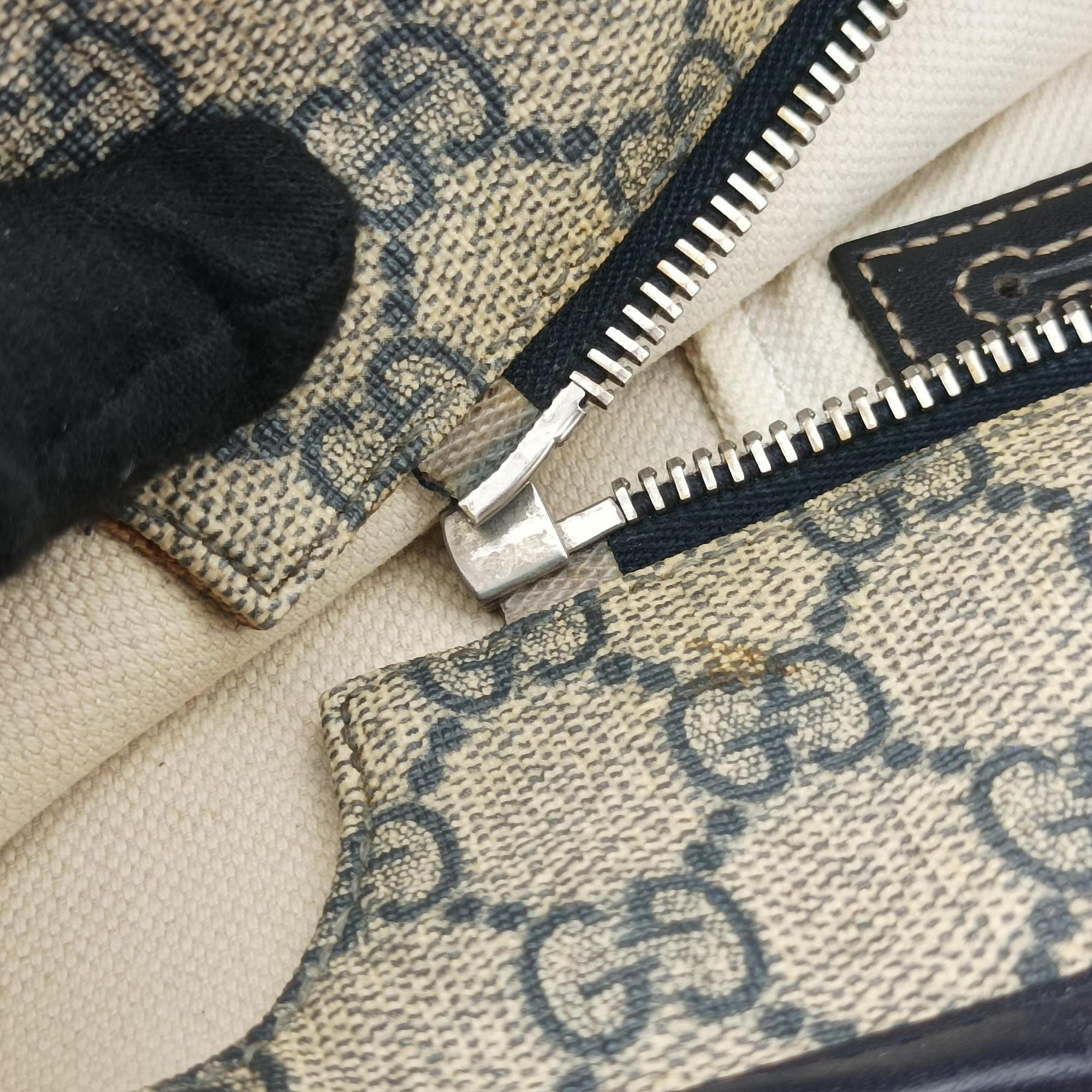 Pre-owned Gucci GG Supreme Brown×Navy PVC coated canvas×Leather 211137 handbag | stylenewstar