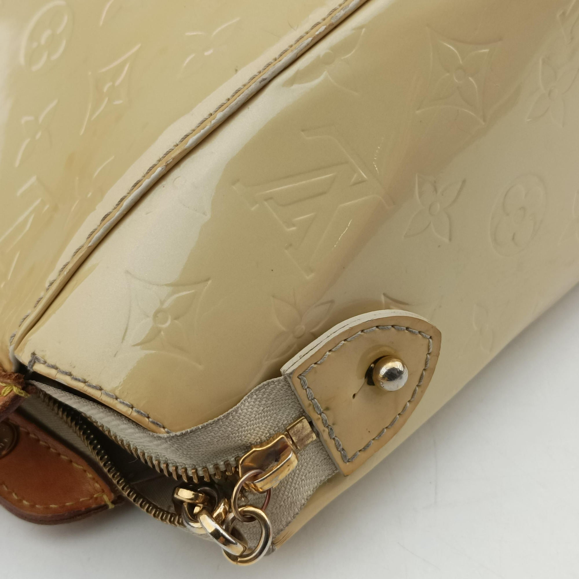 Vintage Louis Vuitton Brea MM Broncorail Vernis M91456 handbag | stylenewstar