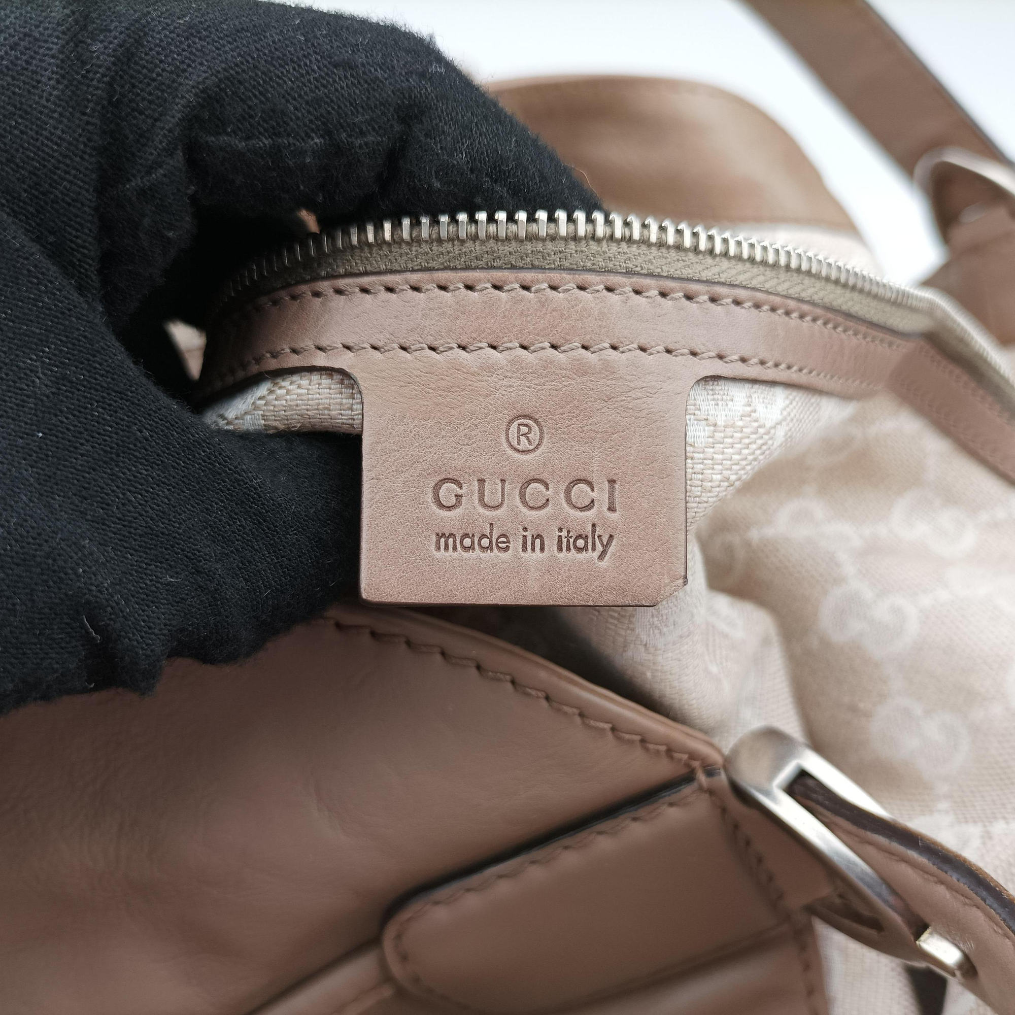 Pre-owned Gucci Soft Stirrup Beige Leather 296855 handbag | stylenewstar
