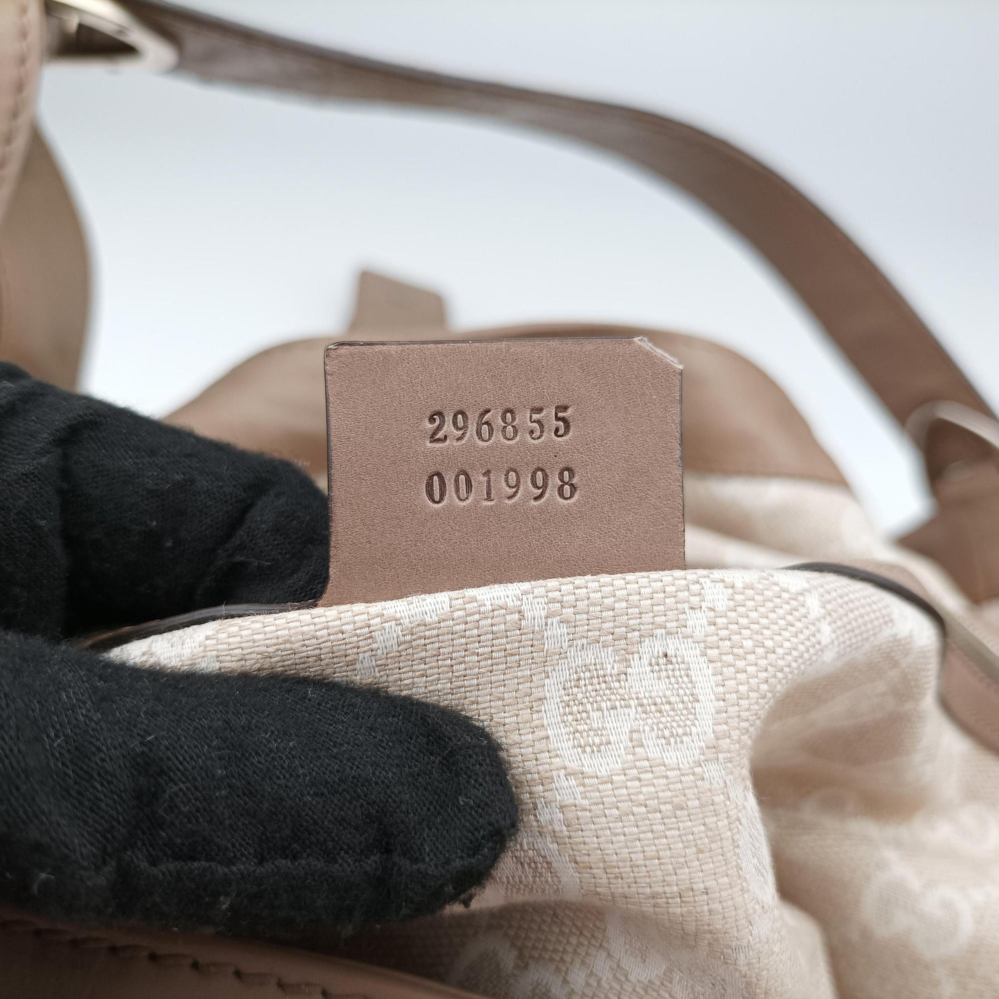 Pre-owned Gucci Soft Stirrup Beige Leather 296855 handbag | stylenewstar
