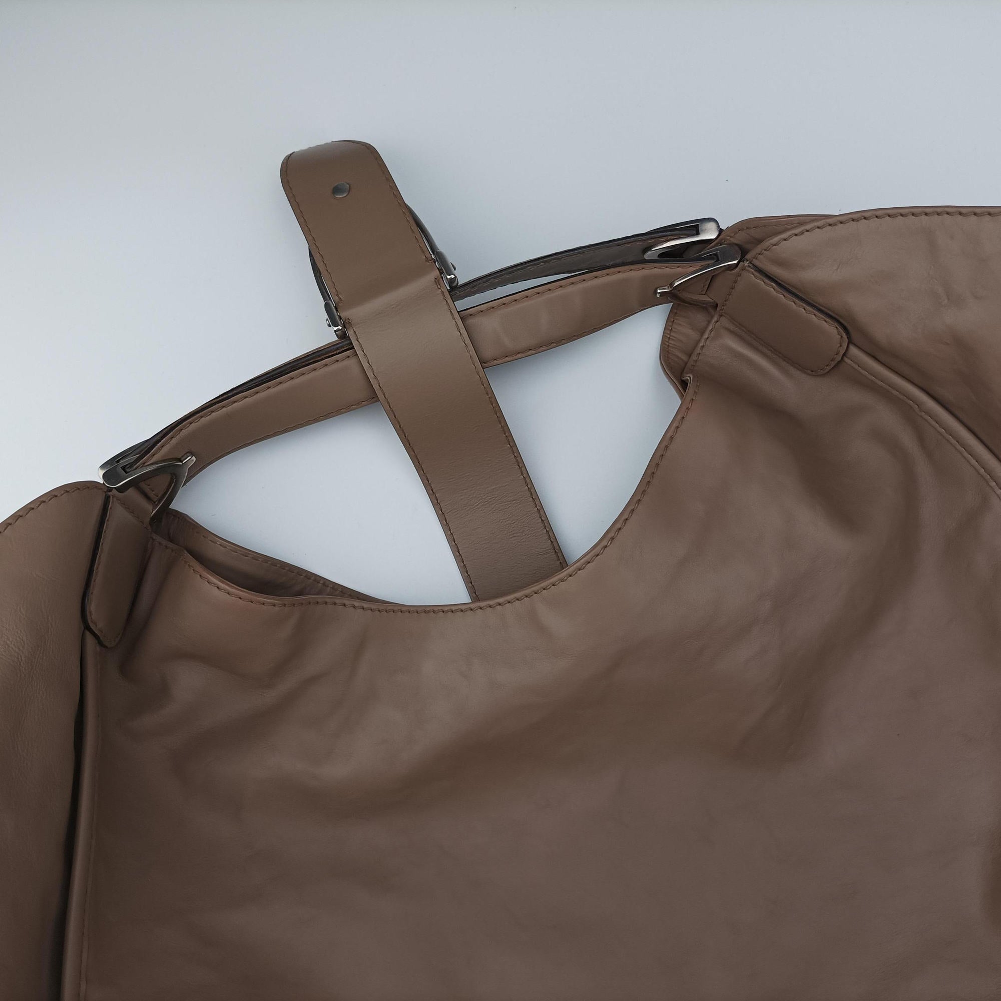 Pre-owned Gucci Soft Stirrup Beige Leather 296855 handbag | stylenewstar