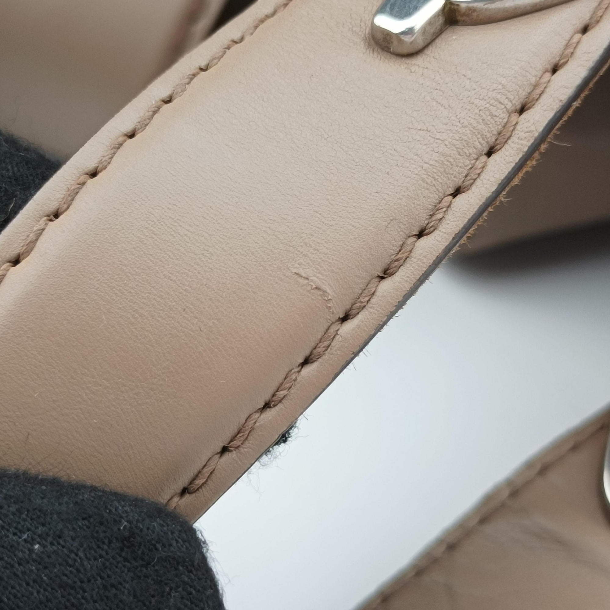 Pre-owned Gucci Soft Stirrup Beige Leather 296855 handbag | stylenewstar