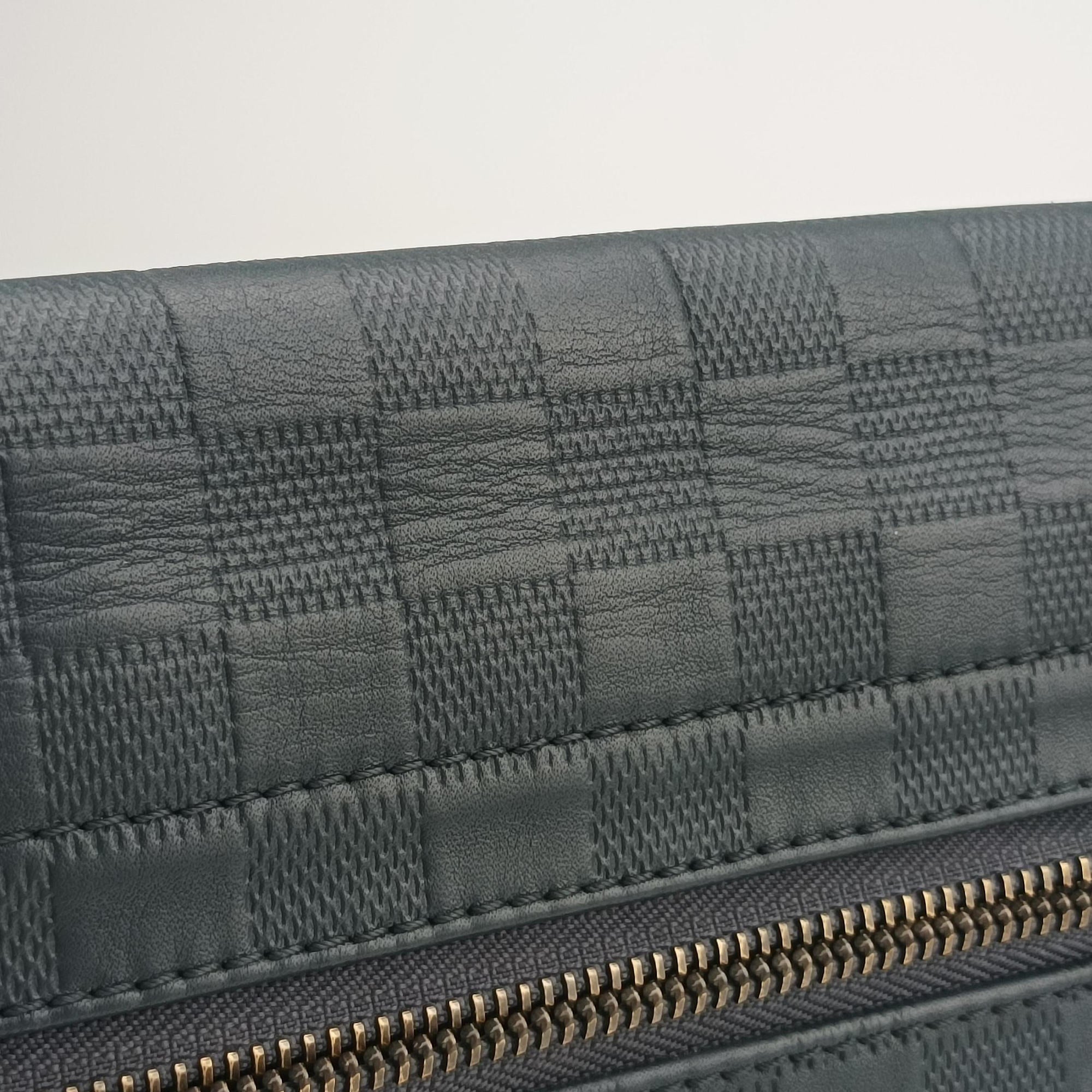 Pre-owned Louis Vuitton District PM Navy Damier Infini N42438 shoulderbag | stylenewstar