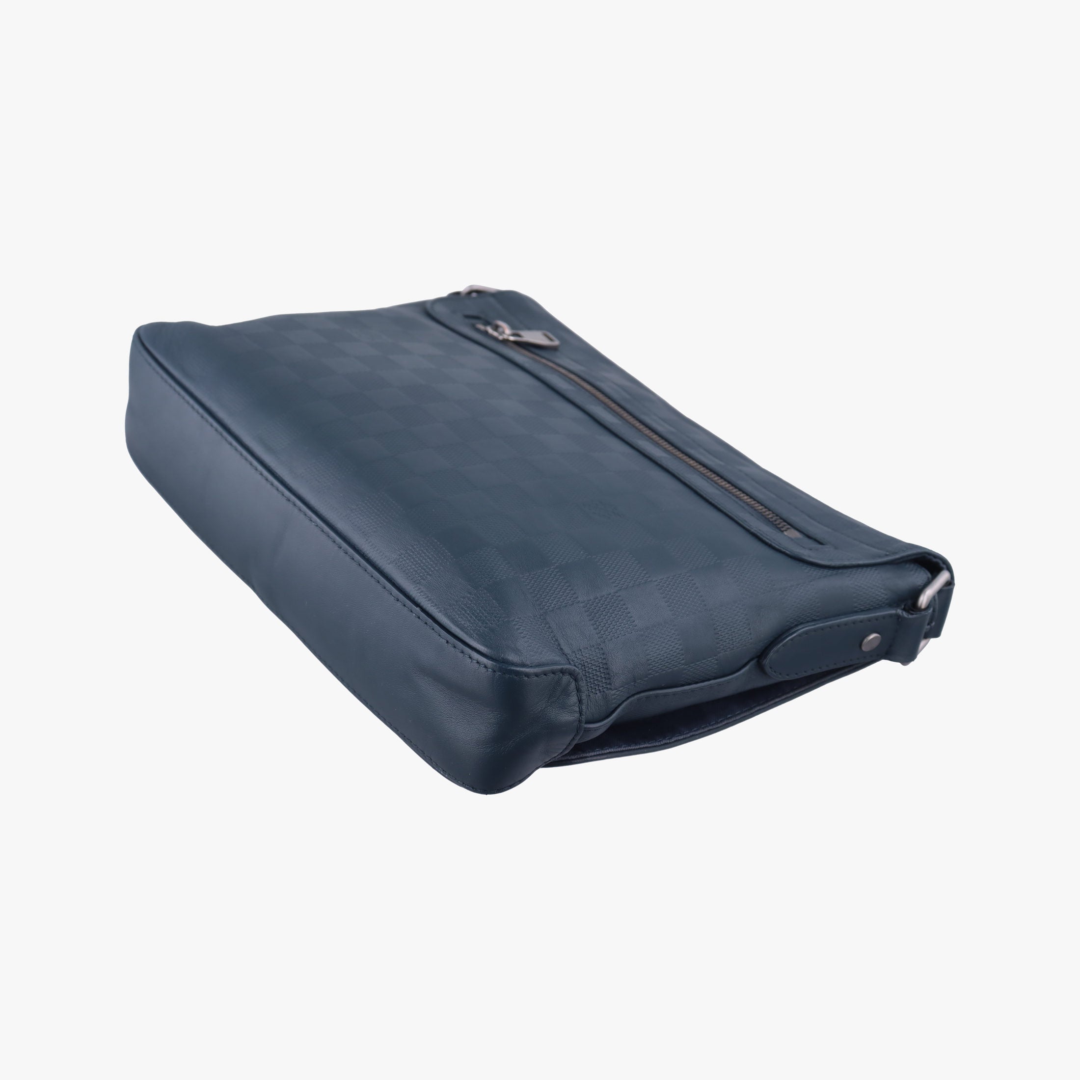Pre-owned Louis Vuitton District PM Navy Damier Infini N42438 shoulderbag | stylenewstar