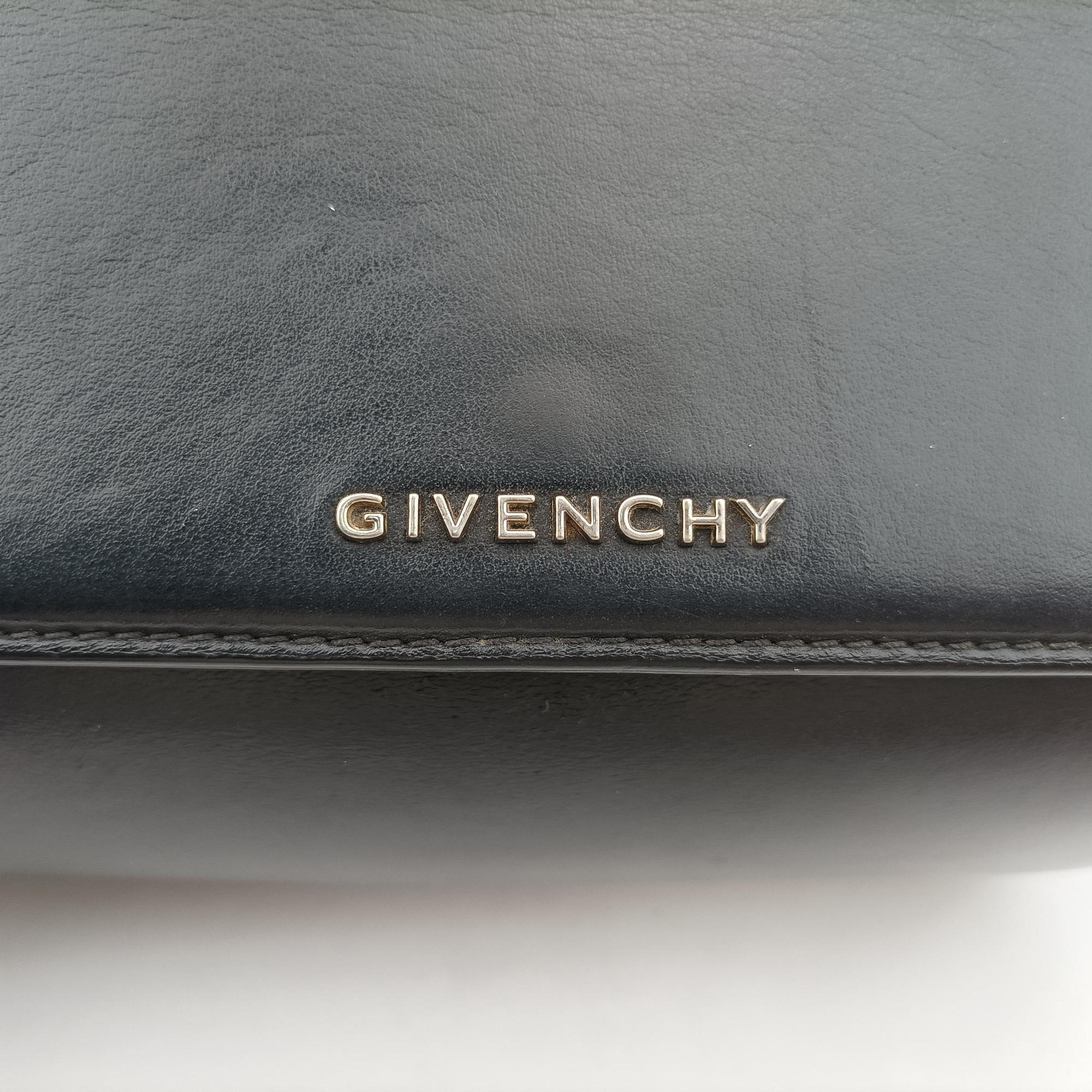 Pre-owned Givenchy Pandora Box Logo Strap Black Leather  shoulderbag | stylenewstar