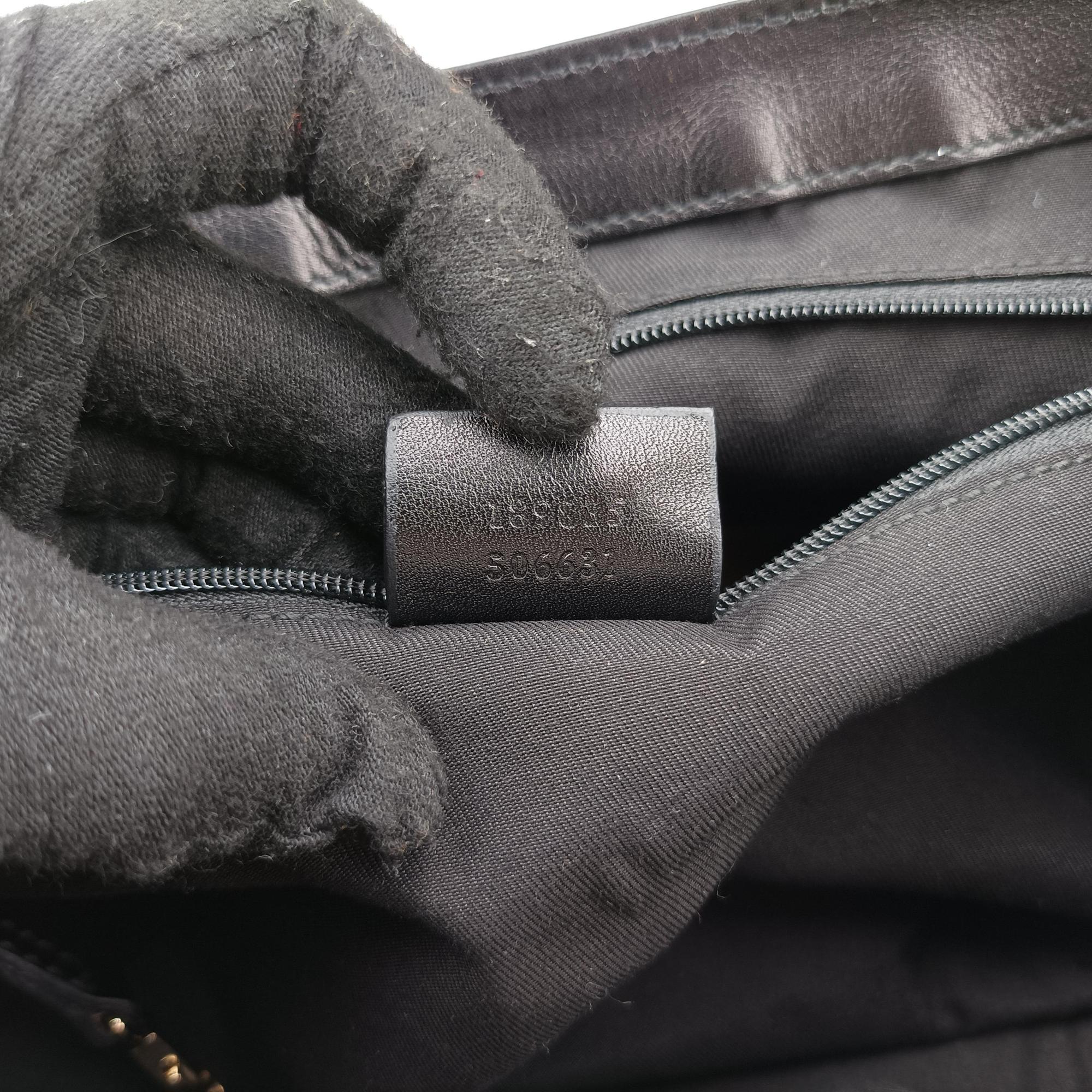 Secondhand Gucci Abbey D-Ring Black enamel  handbag | stylenewstar