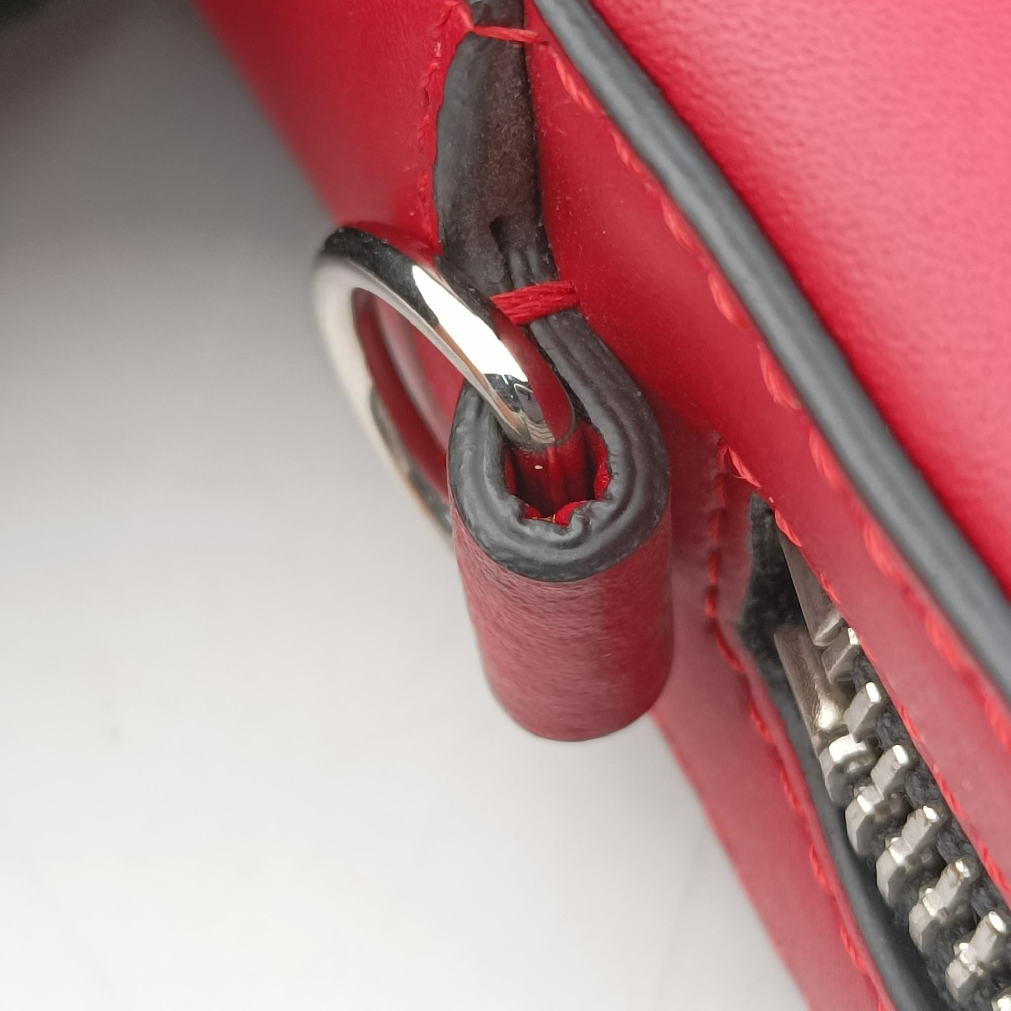 Pre-owned Fendi Camera case Red x Black Leather 7M0286 shoulderbag | stylenewstar