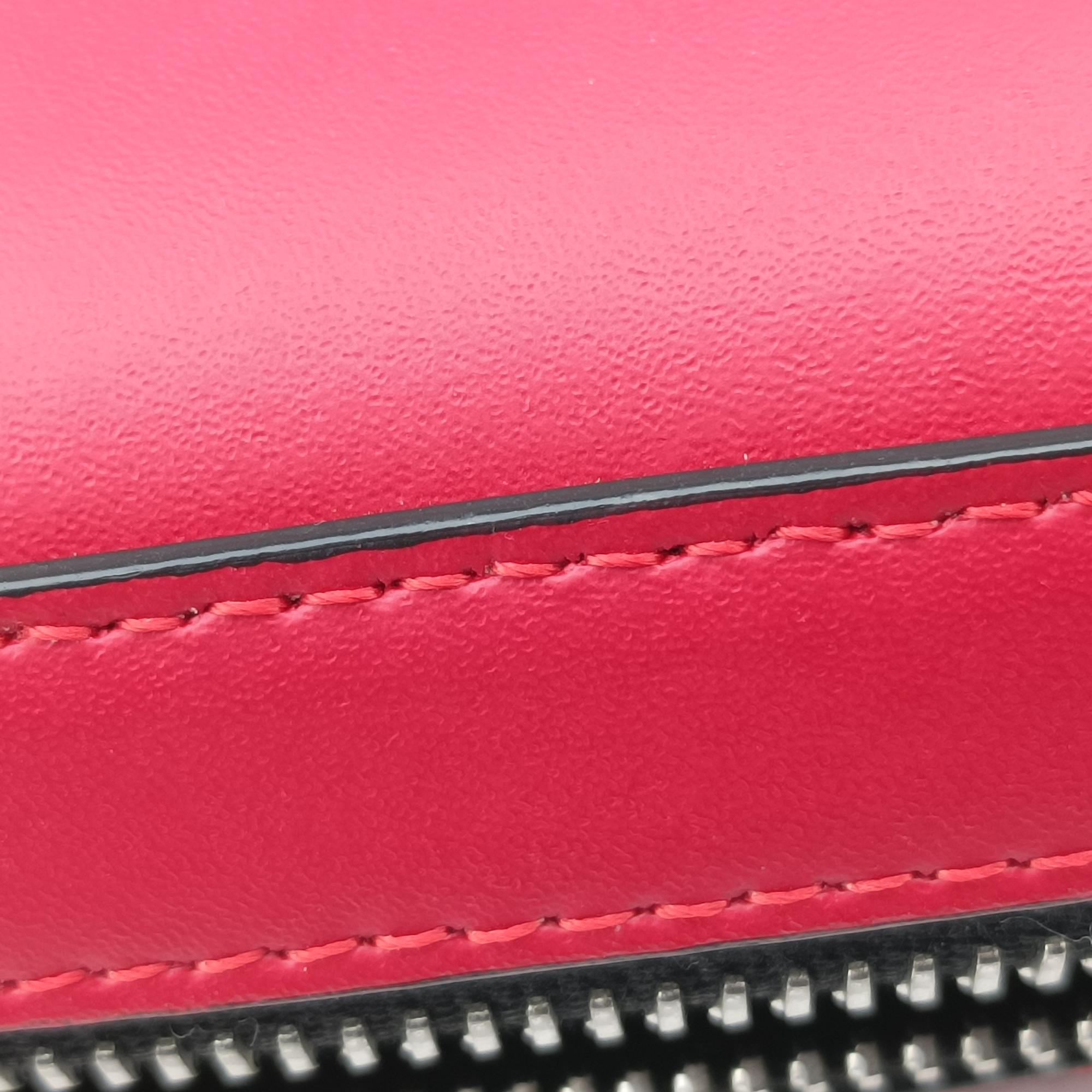 Pre-owned Fendi Camera case Red x Black Leather 7M0286 shoulderbag | stylenewstar