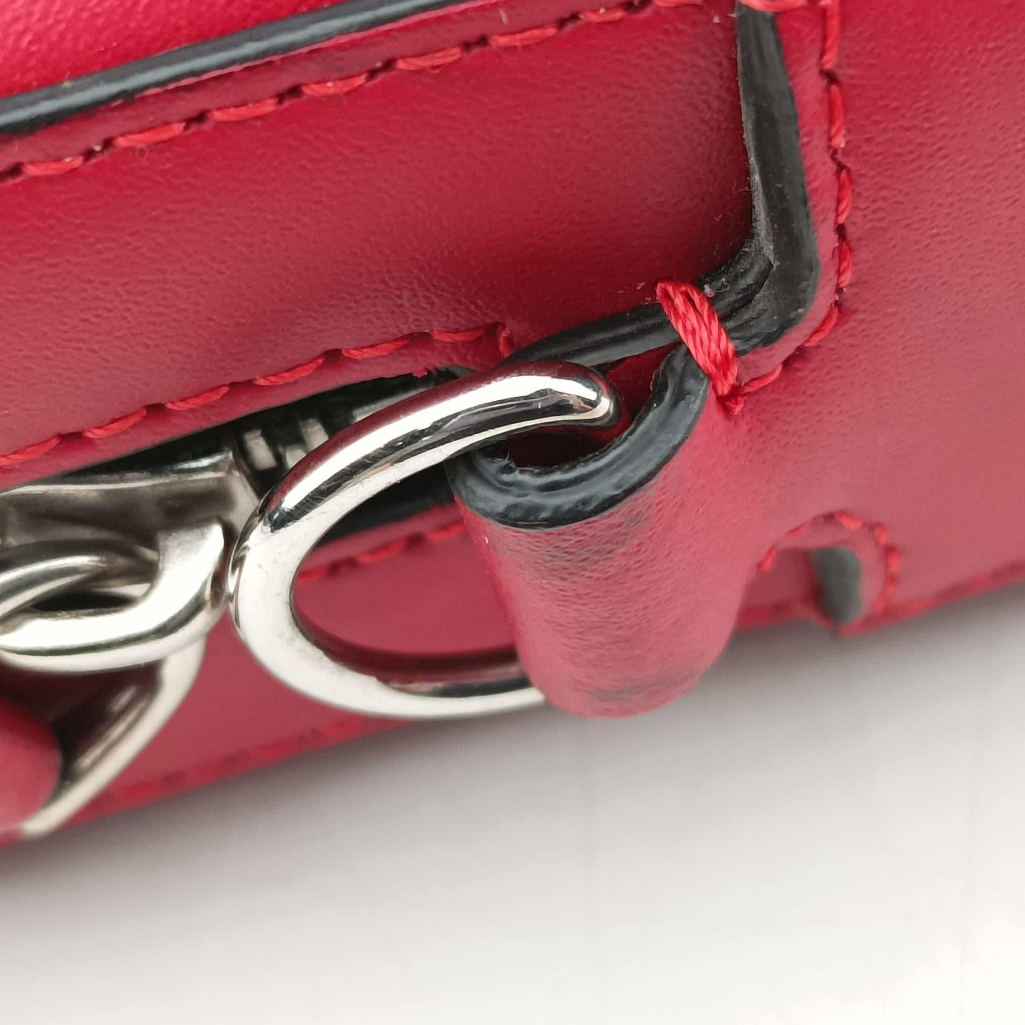 Pre-owned Fendi Camera case Red x Black Leather 7M0286 shoulderbag | stylenewstar