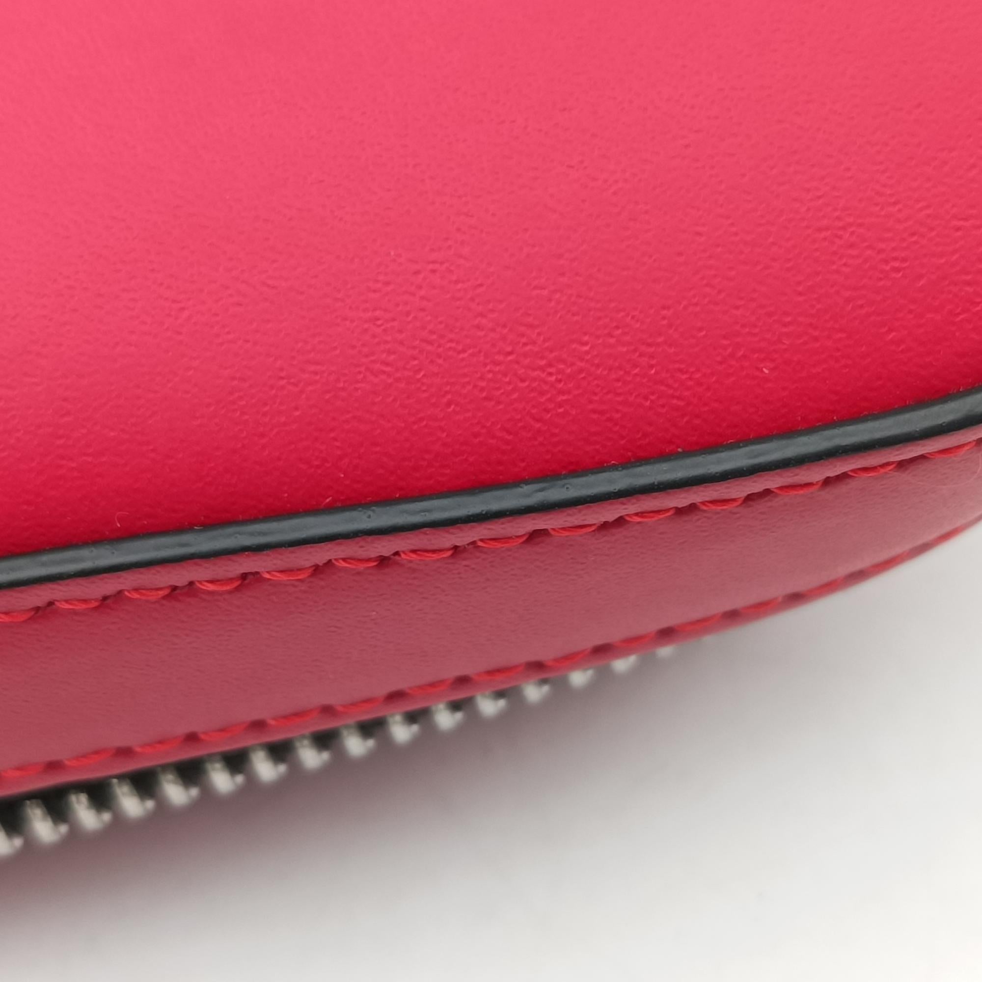 Pre-owned Fendi Camera case Red x Black Leather 7M0286 shoulderbag | stylenewstar