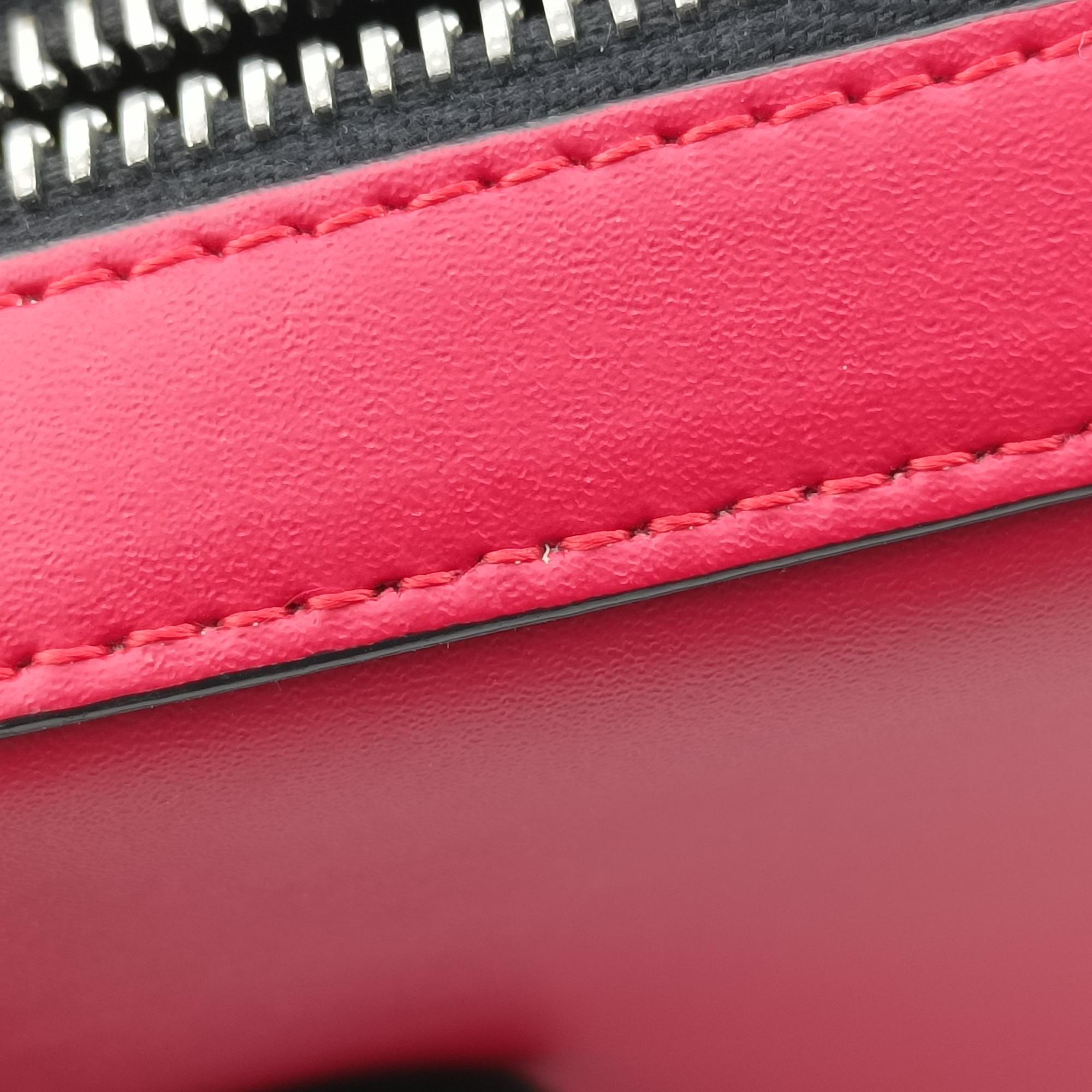 Pre-owned Fendi Camera case Red x Black Leather 7M0286 shoulderbag | stylenewstar