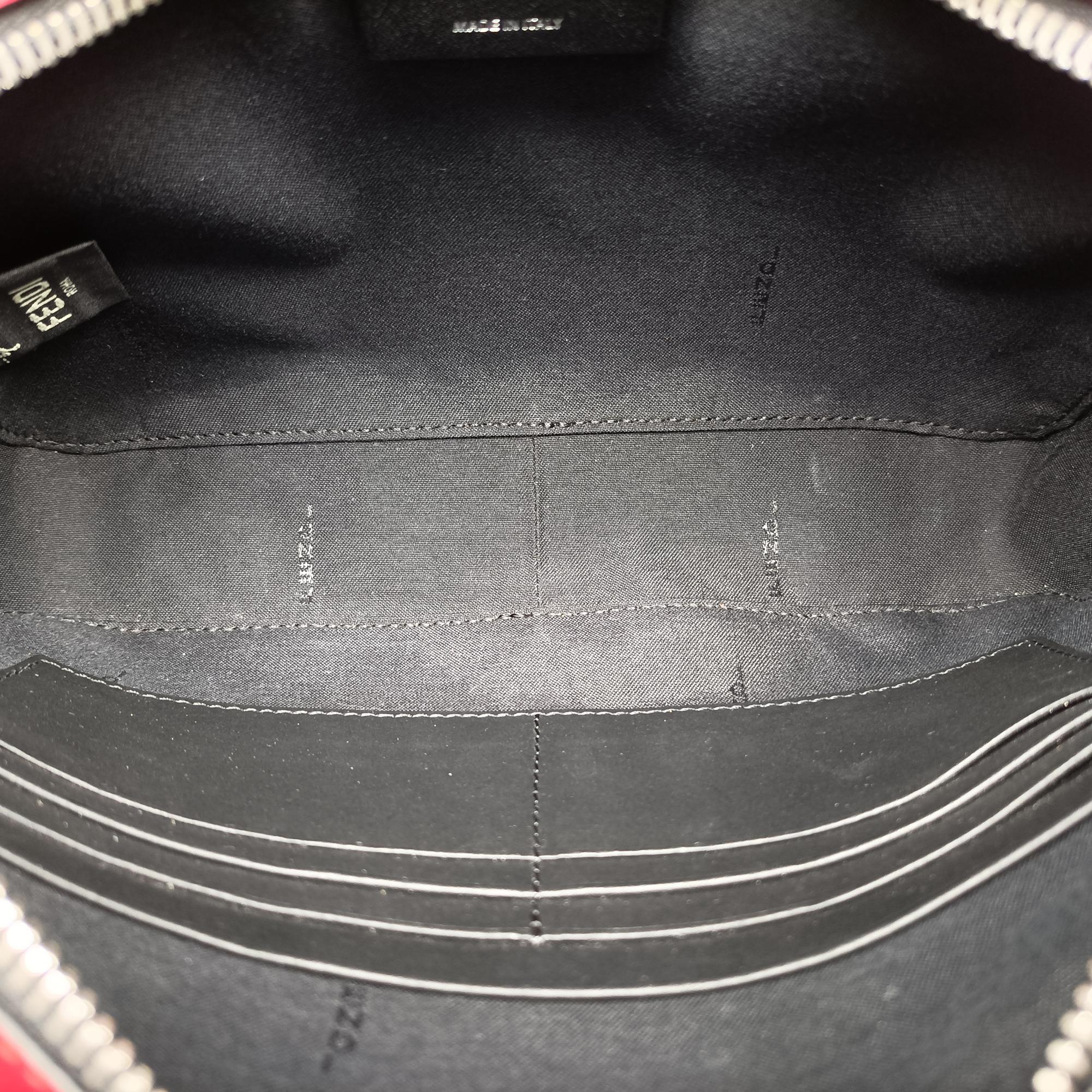 Pre-owned Fendi Camera case Red x Black Leather 7M0286 shoulderbag | stylenewstar