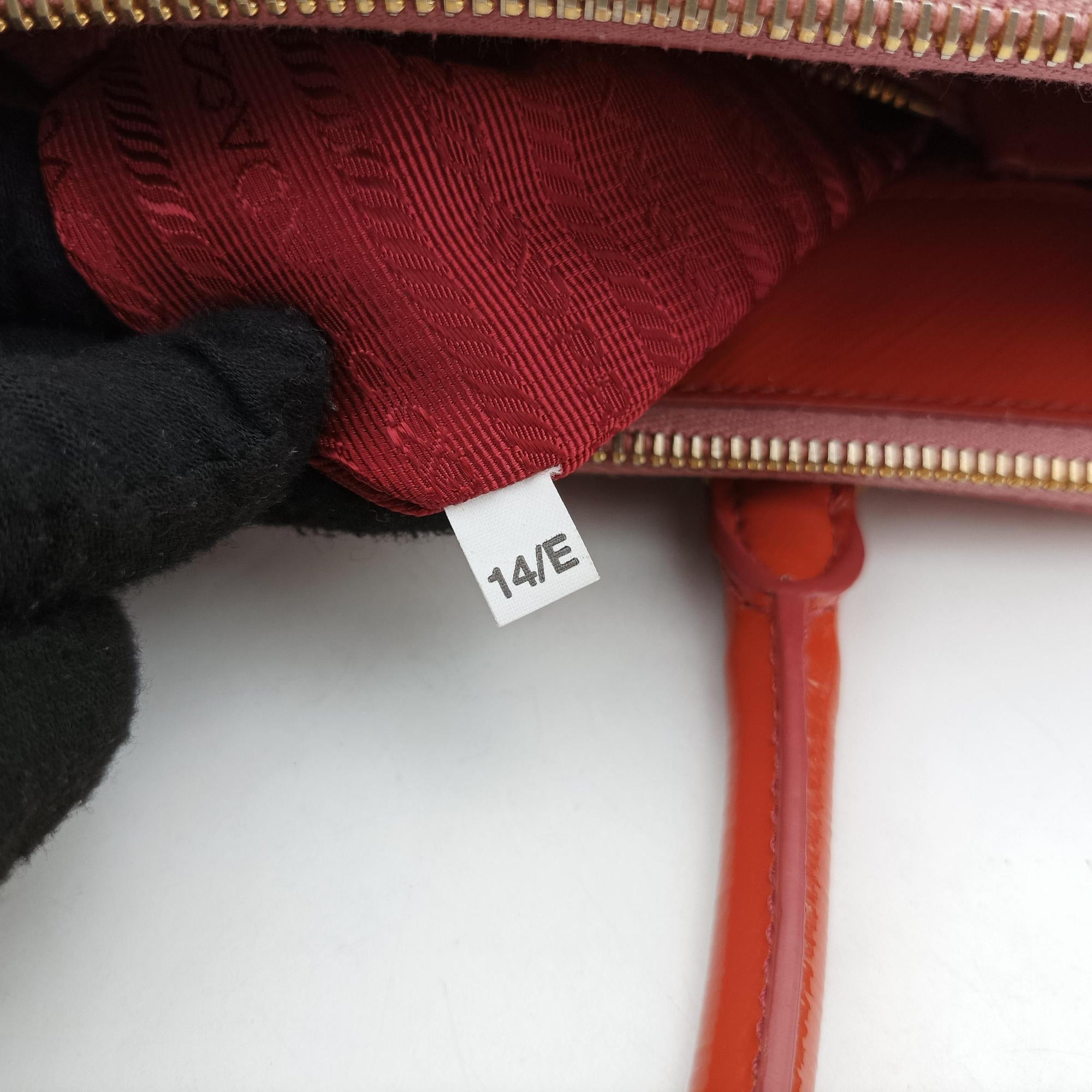 Pre-owned Prada Galleria Front Pocket Orange Patent BN2674 shoulderbag | stylenewstar