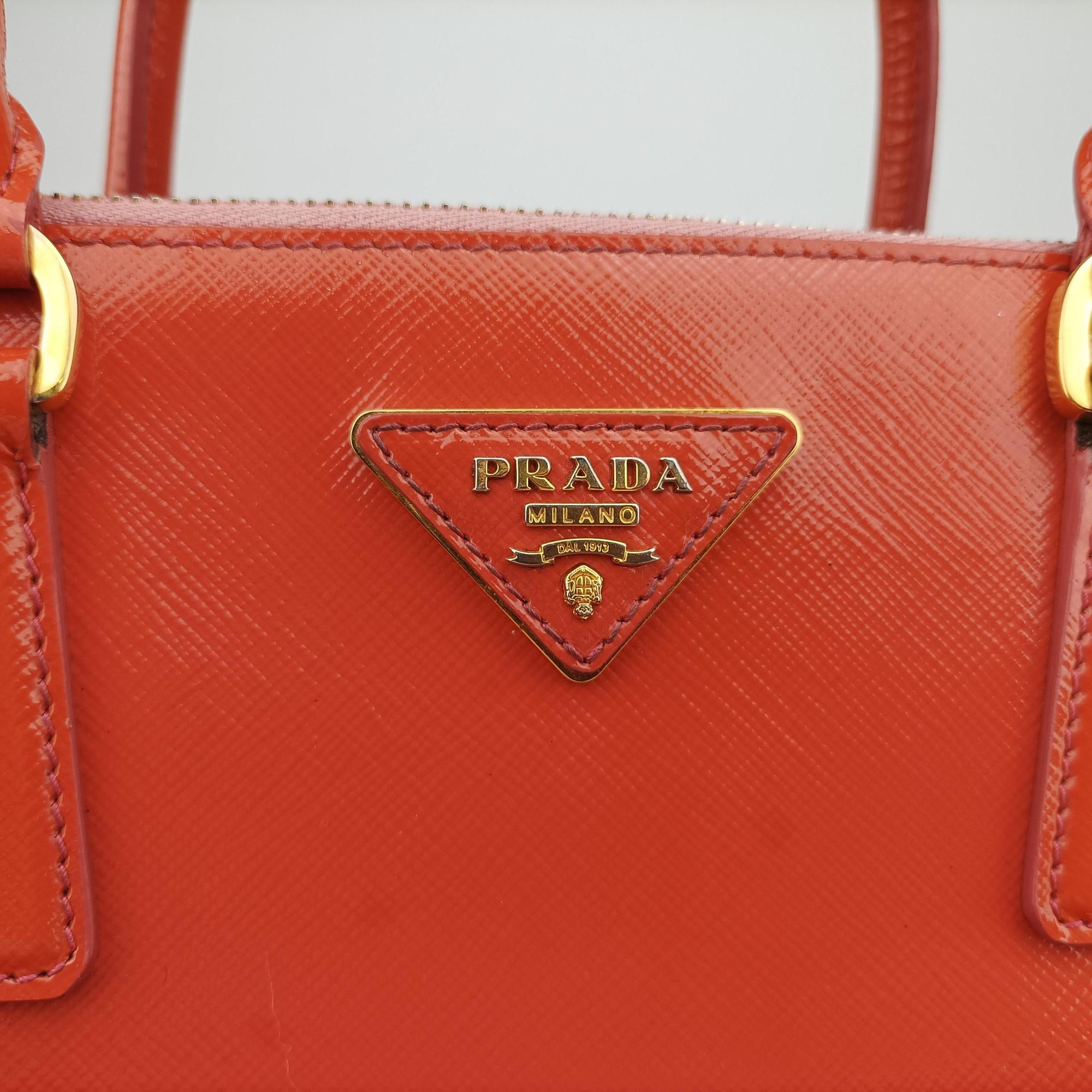 Pre-owned Prada Galleria Front Pocket Orange Patent BN2674 shoulderbag | stylenewstar