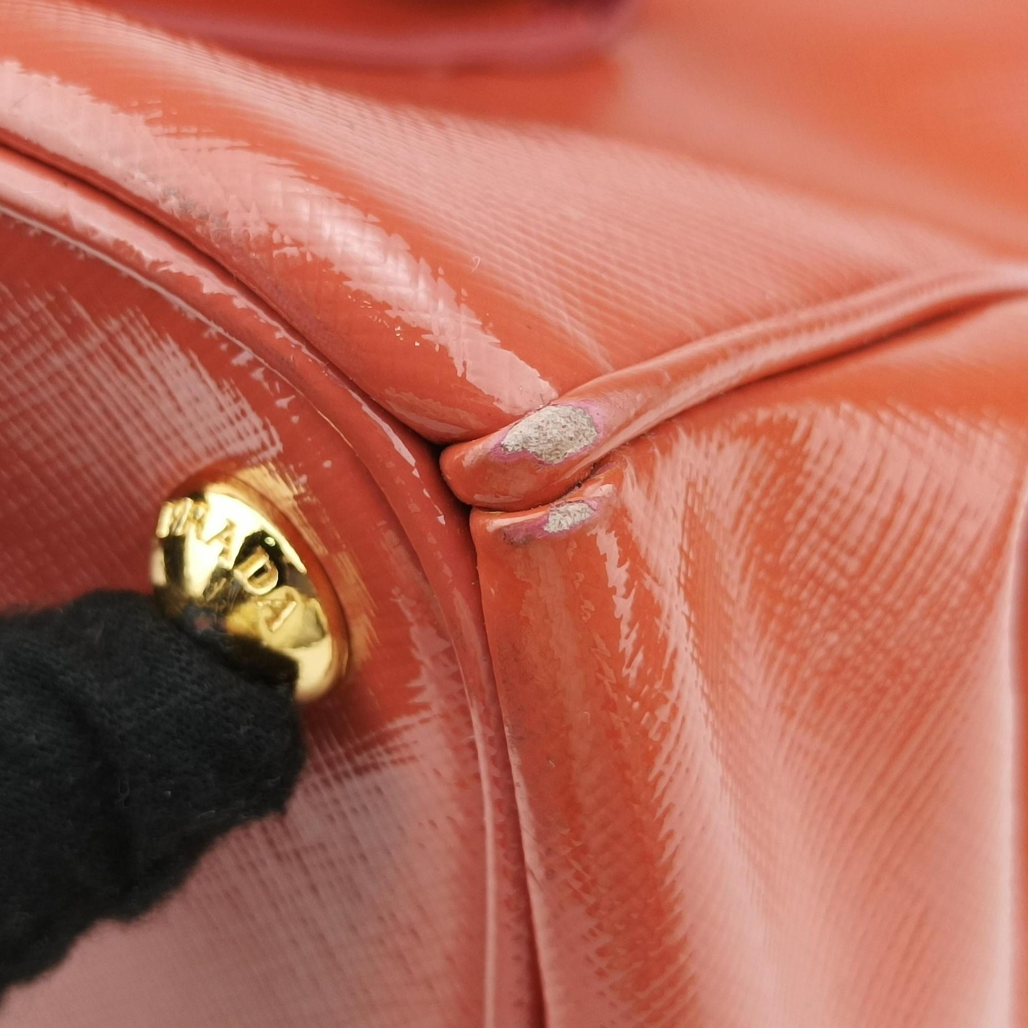 Pre-owned Prada Galleria Front Pocket Orange Patent BN2674 shoulderbag | stylenewstar