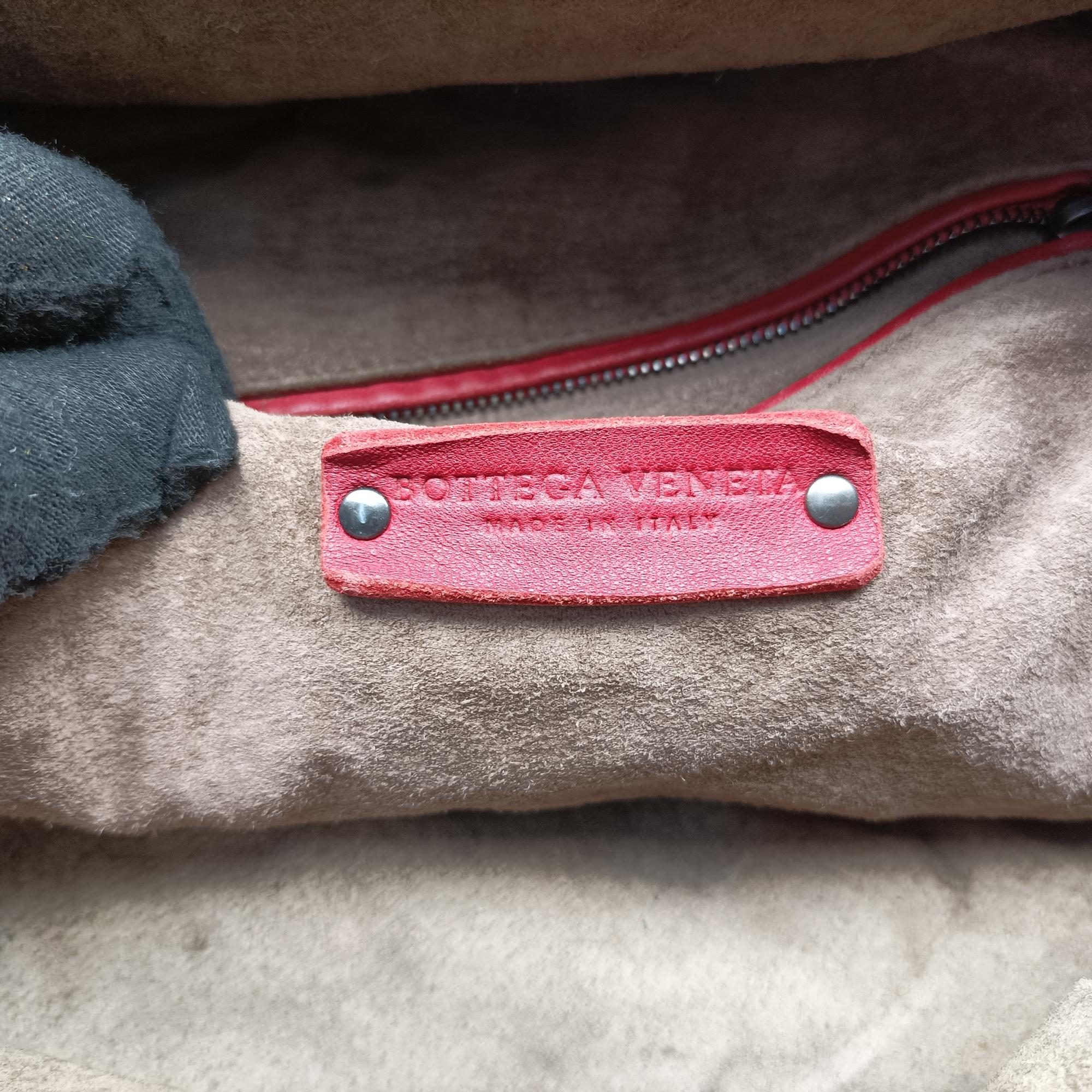 Vintage Bottega Veneta Intrecciato Red lambskin  shoulderbag | stylenewstar