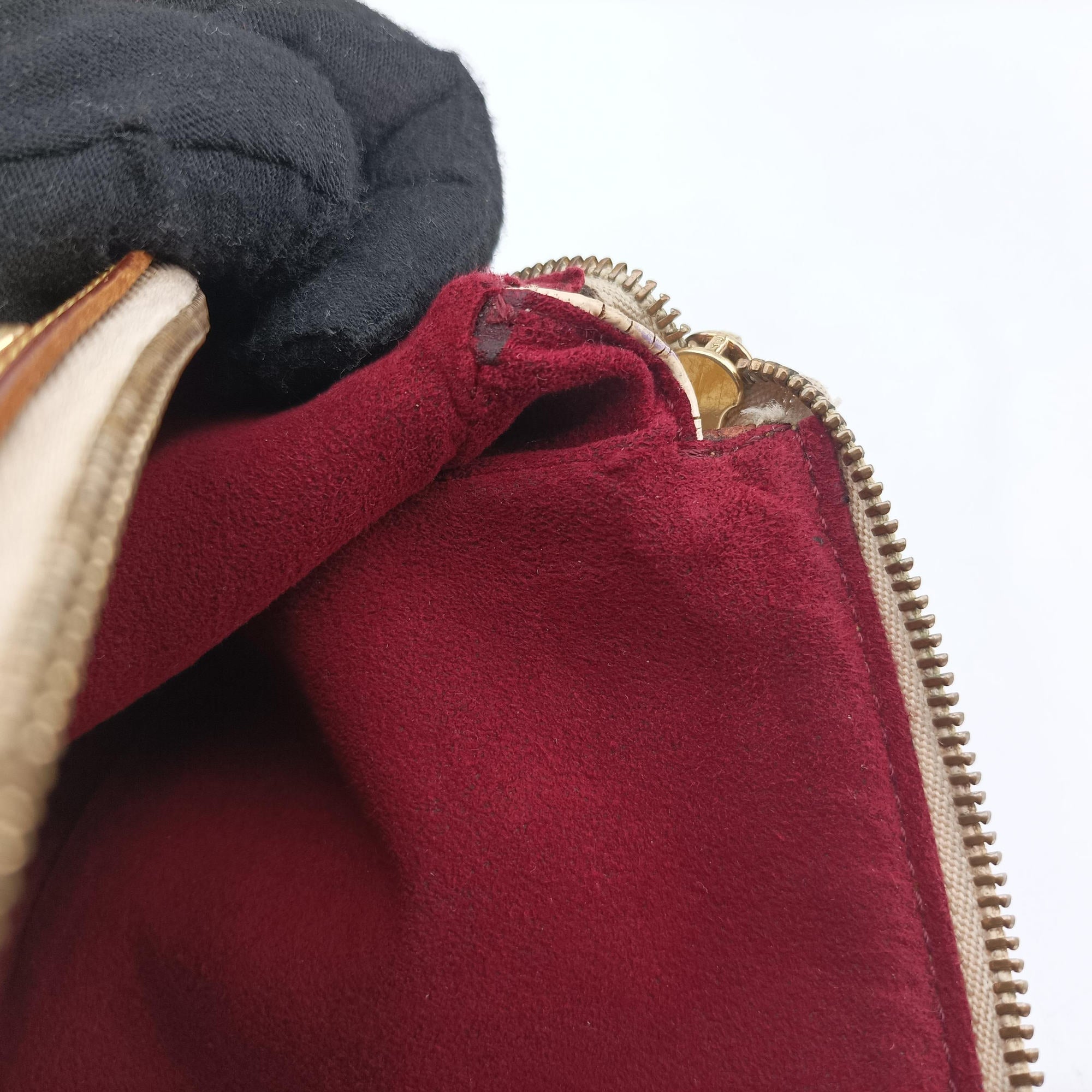 Vintage Louis Vuitton Pochette Accessoires white Monogram Multicolor M92649 shoulderbag | stylenewstar