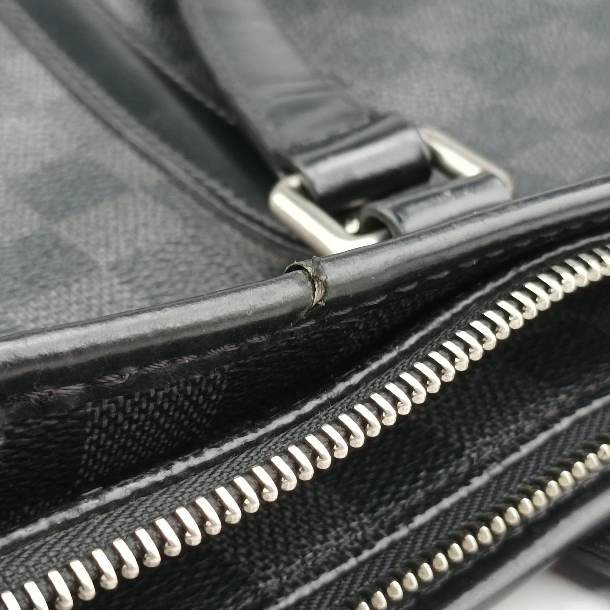 Pre-owned Louis Vuitton TADAO Noir Damier Graphite N51192 shoulderbag | stylenewstar