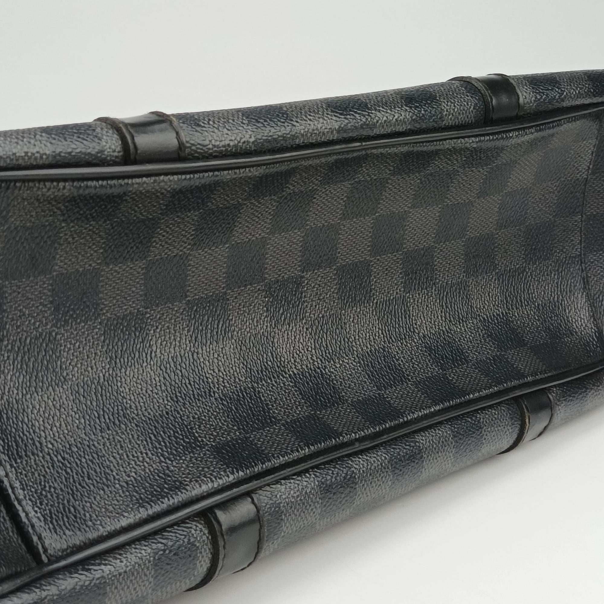 Pre-owned Louis Vuitton TADAO Noir Damier Graphite N51192 shoulderbag | stylenewstar