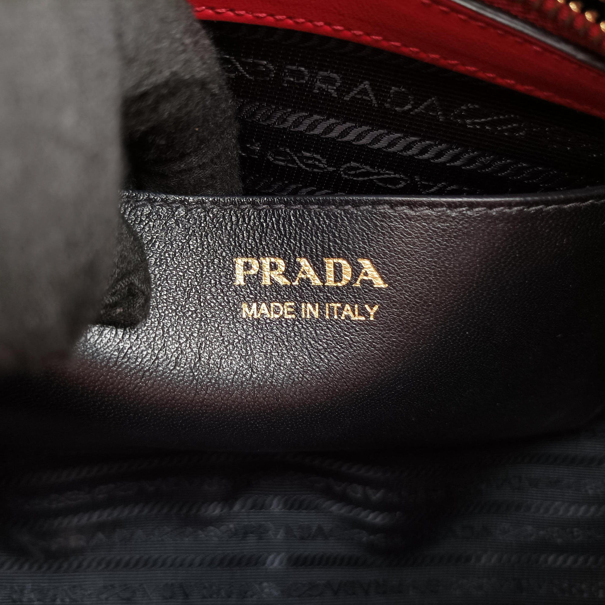 Secondhand Prada Esplanade Red SAFFIANO Leather 1BA046 shoulderbag | stylenewstar