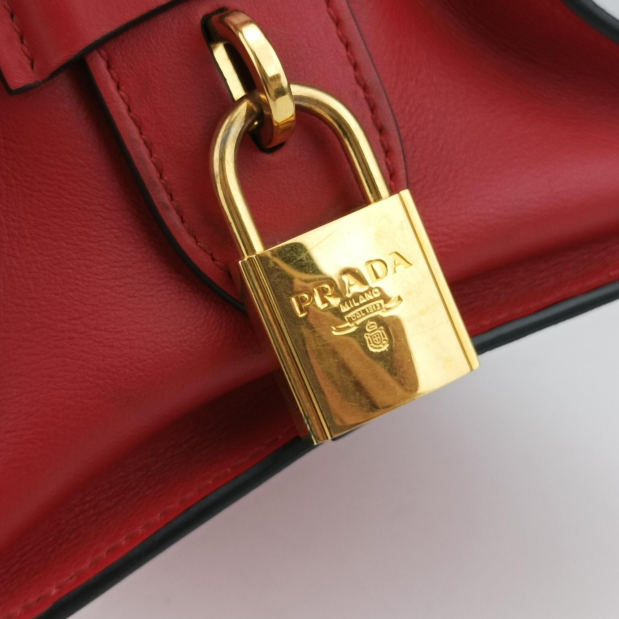 Secondhand Prada Esplanade Red SAFFIANO Leather 1BA046 shoulderbag | stylenewstar