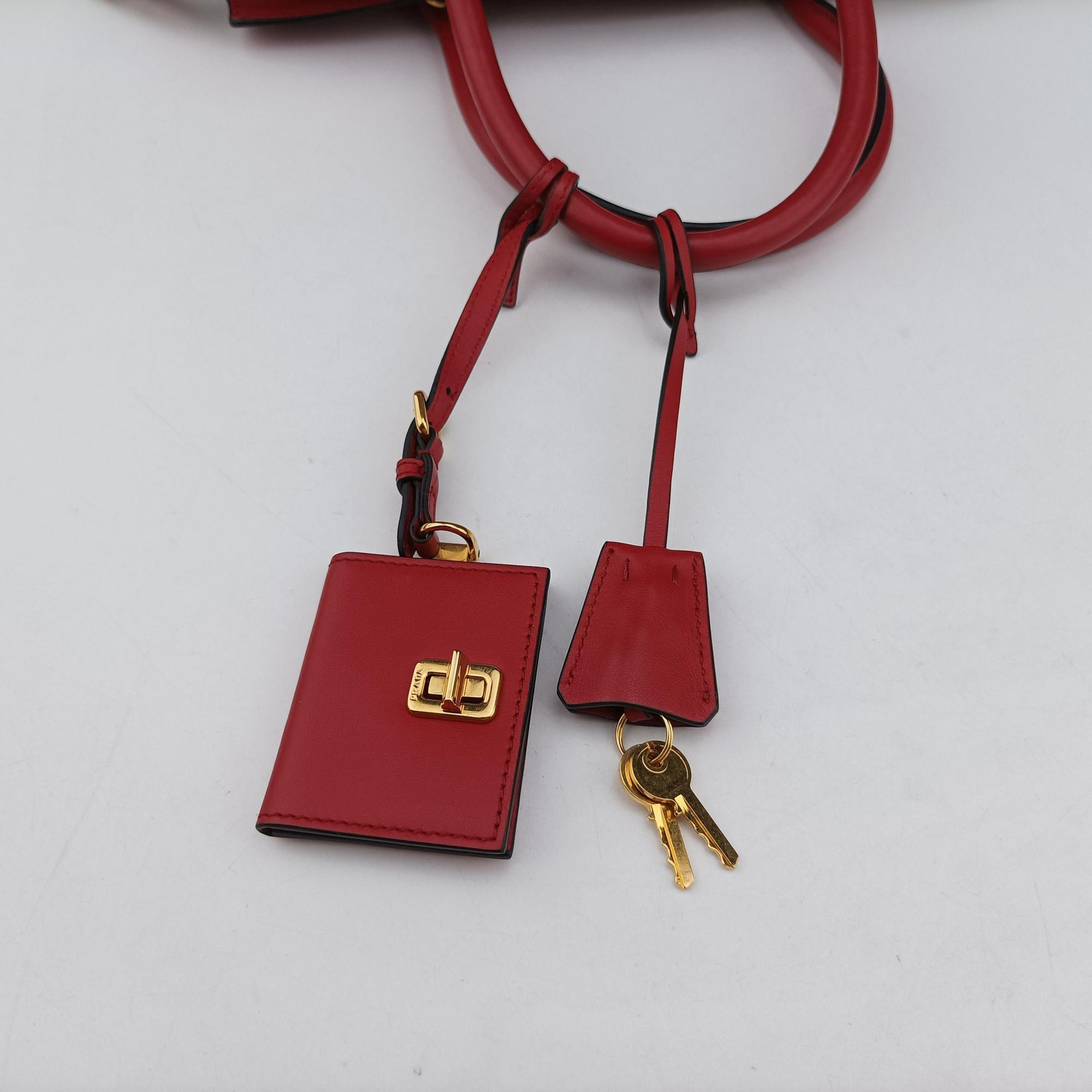 Secondhand Prada Esplanade Red SAFFIANO Leather 1BA046 shoulderbag | stylenewstar