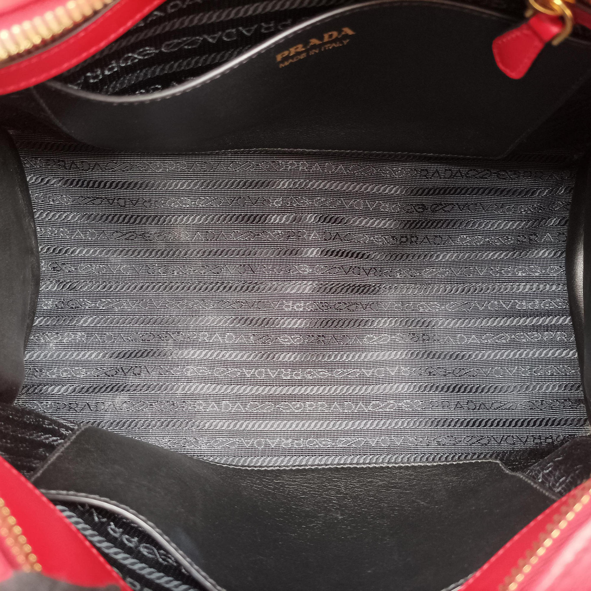 Secondhand Prada Esplanade Red SAFFIANO Leather 1BA046 shoulderbag | stylenewstar