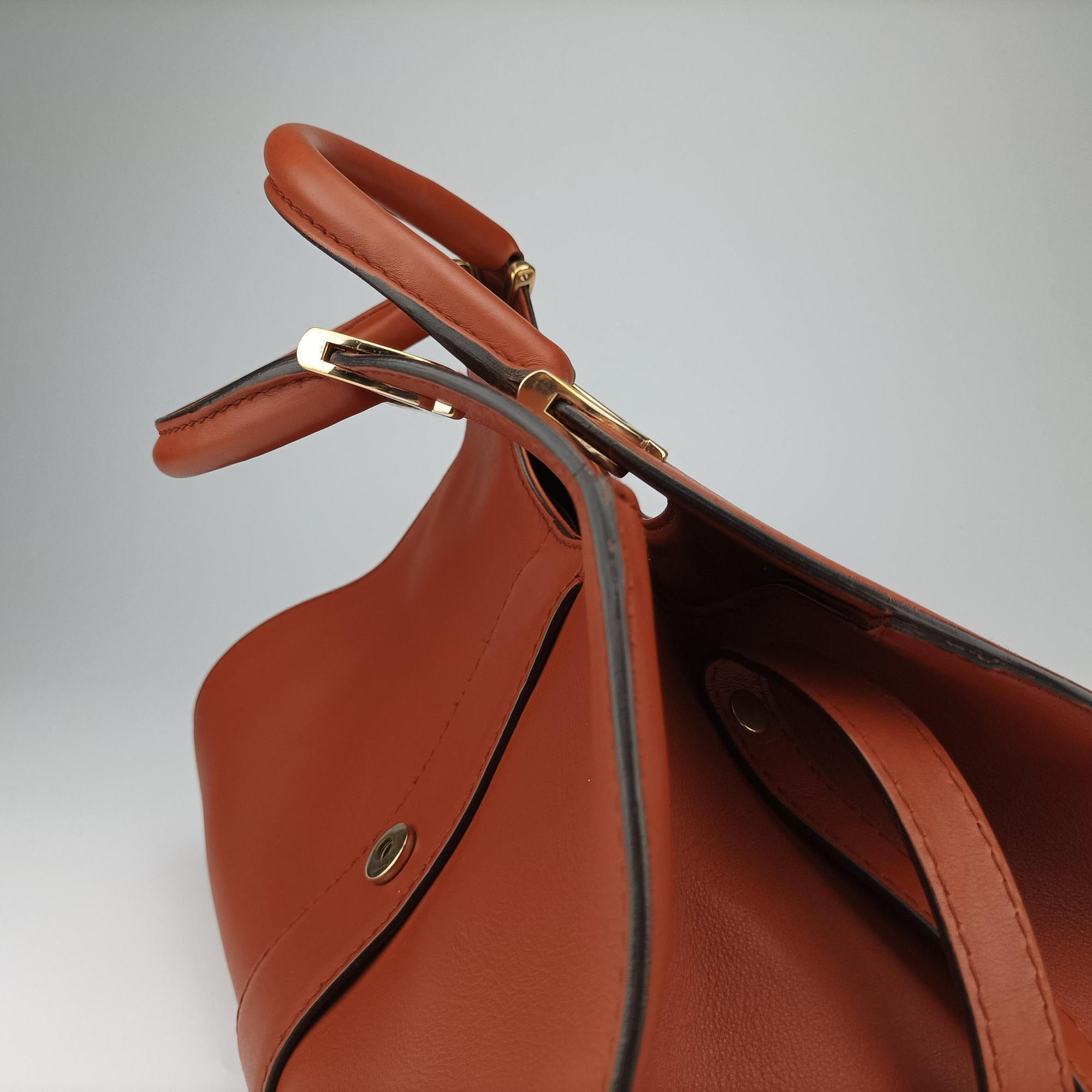 Pre-owned Gucci Stirrup Brown leather 277514 handbag | stylenewstar