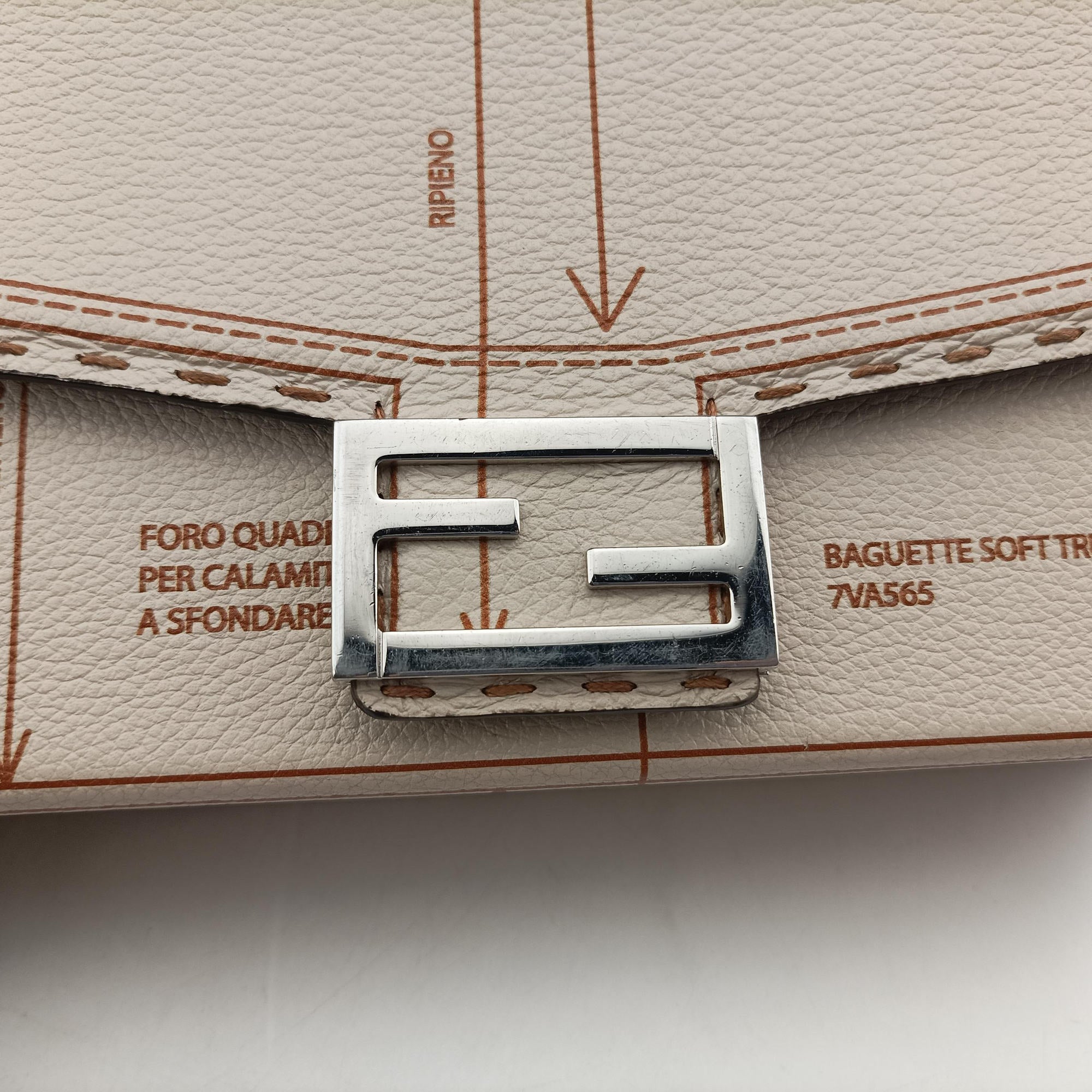 Vintage Fendi Soft Trunk Beige Leather 7VA565 shoulderbag | stylenewstar