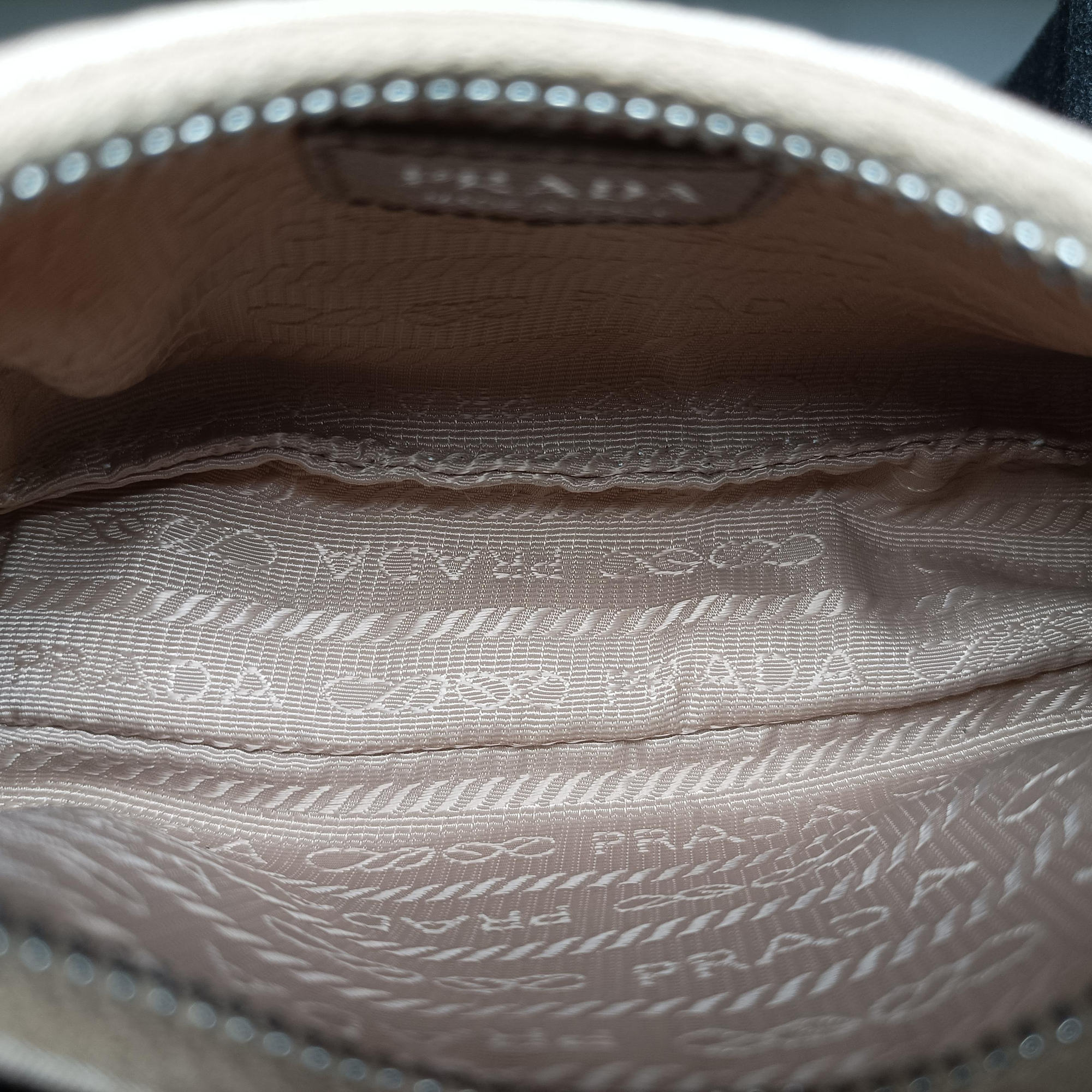 Vintage Prada Re-Edition Nylon Mini Beige nylon 1TT122 shoulderbag | stylenewstar