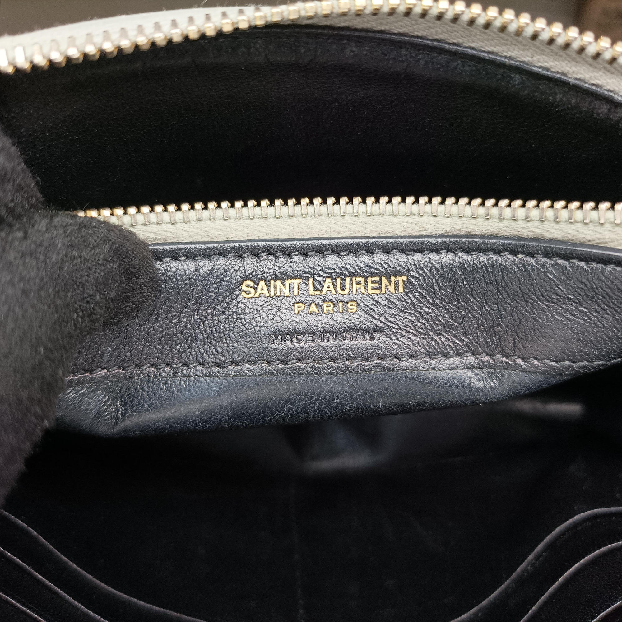 Pre-owned Yves Saint Laurent Cassandre Envelope Silver Leather 402031 shoulderbag | stylenewstar