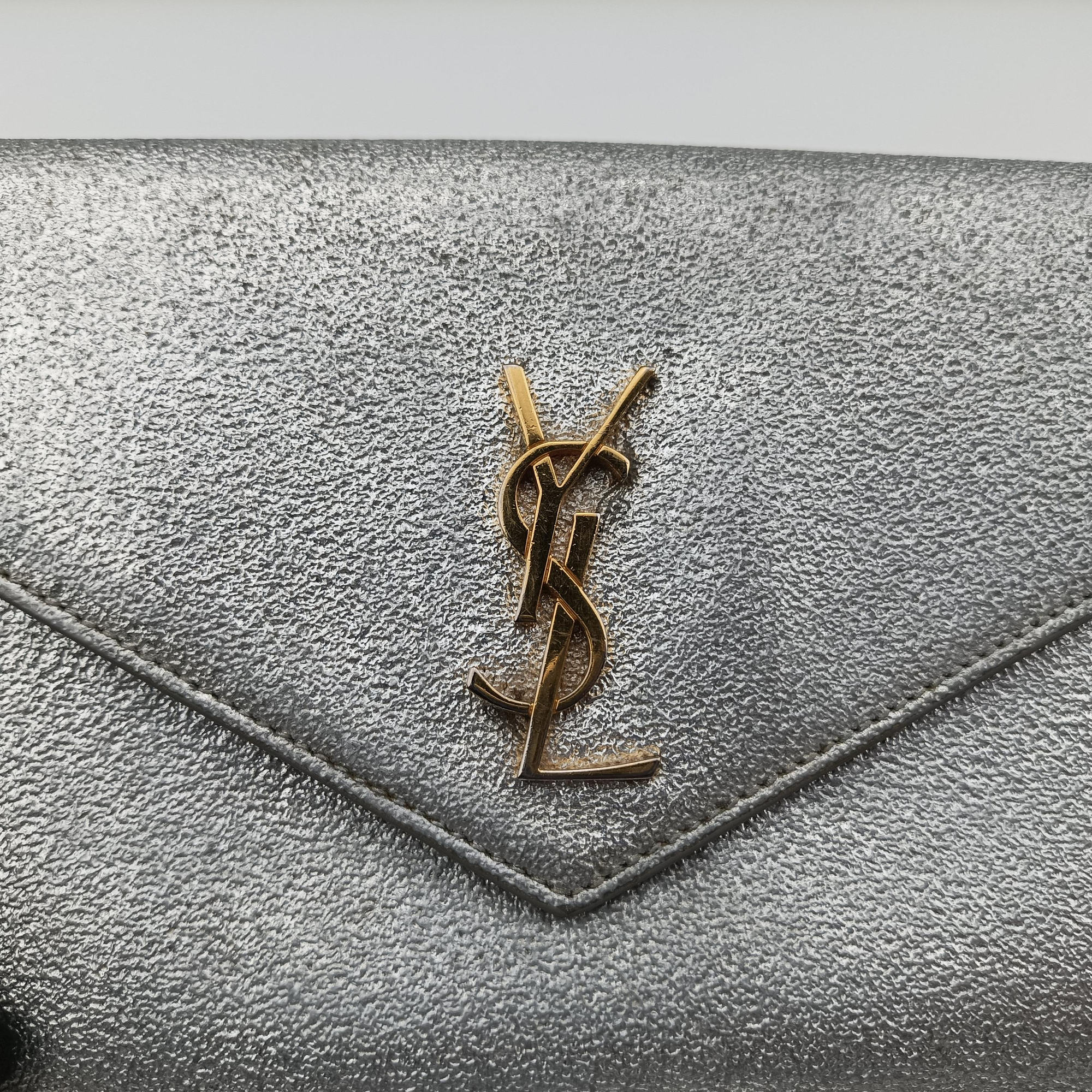 Pre-owned Yves Saint Laurent Cassandre Envelope Silver Leather 402031 shoulderbag | stylenewstar