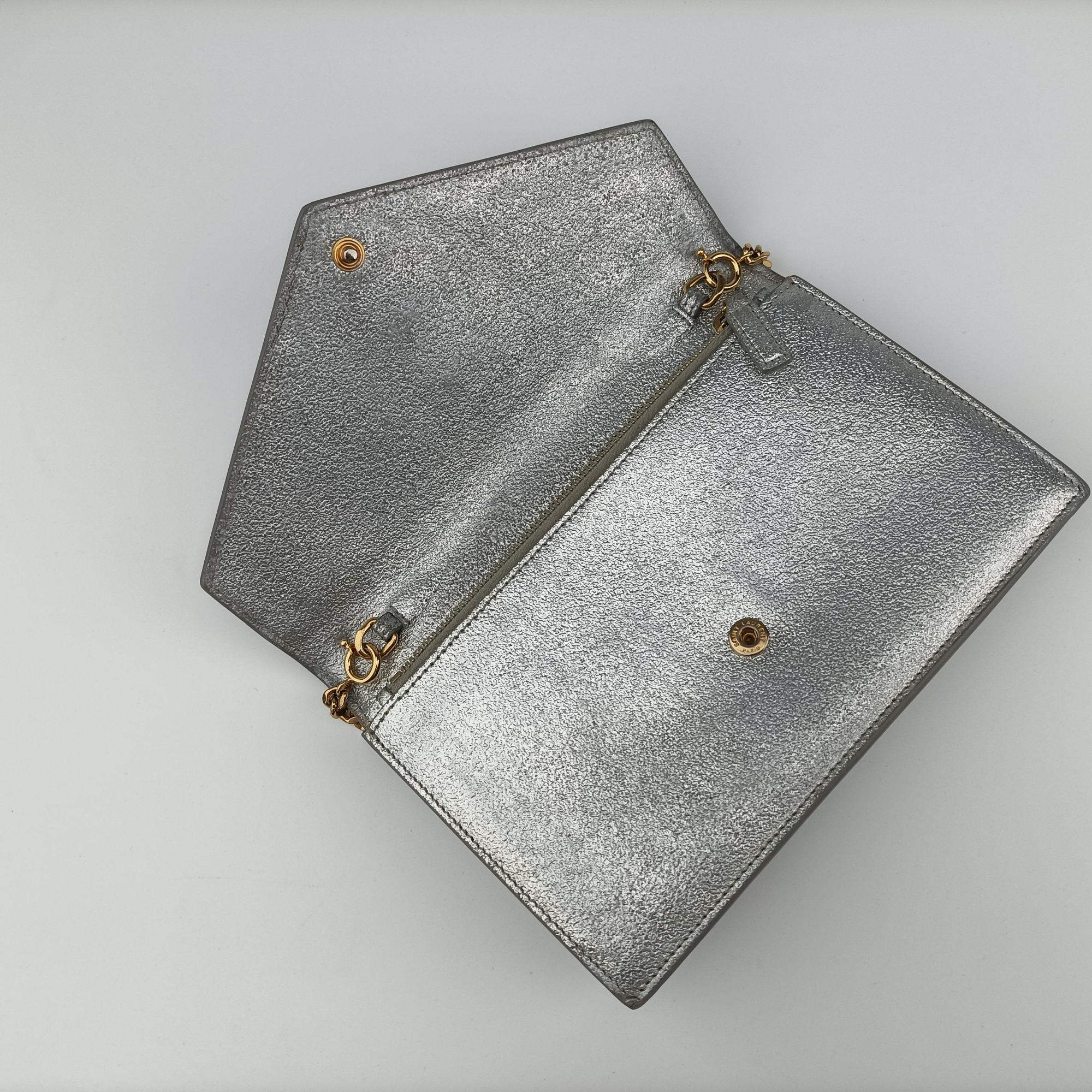Pre-owned Yves Saint Laurent Cassandre Envelope Silver Leather 402031 shoulderbag | stylenewstar