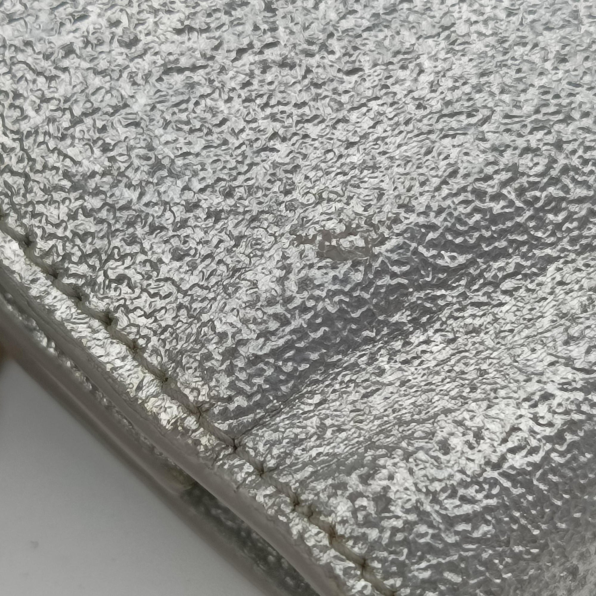 Pre-owned Yves Saint Laurent Cassandre Envelope Silver Leather 402031 shoulderbag | stylenewstar