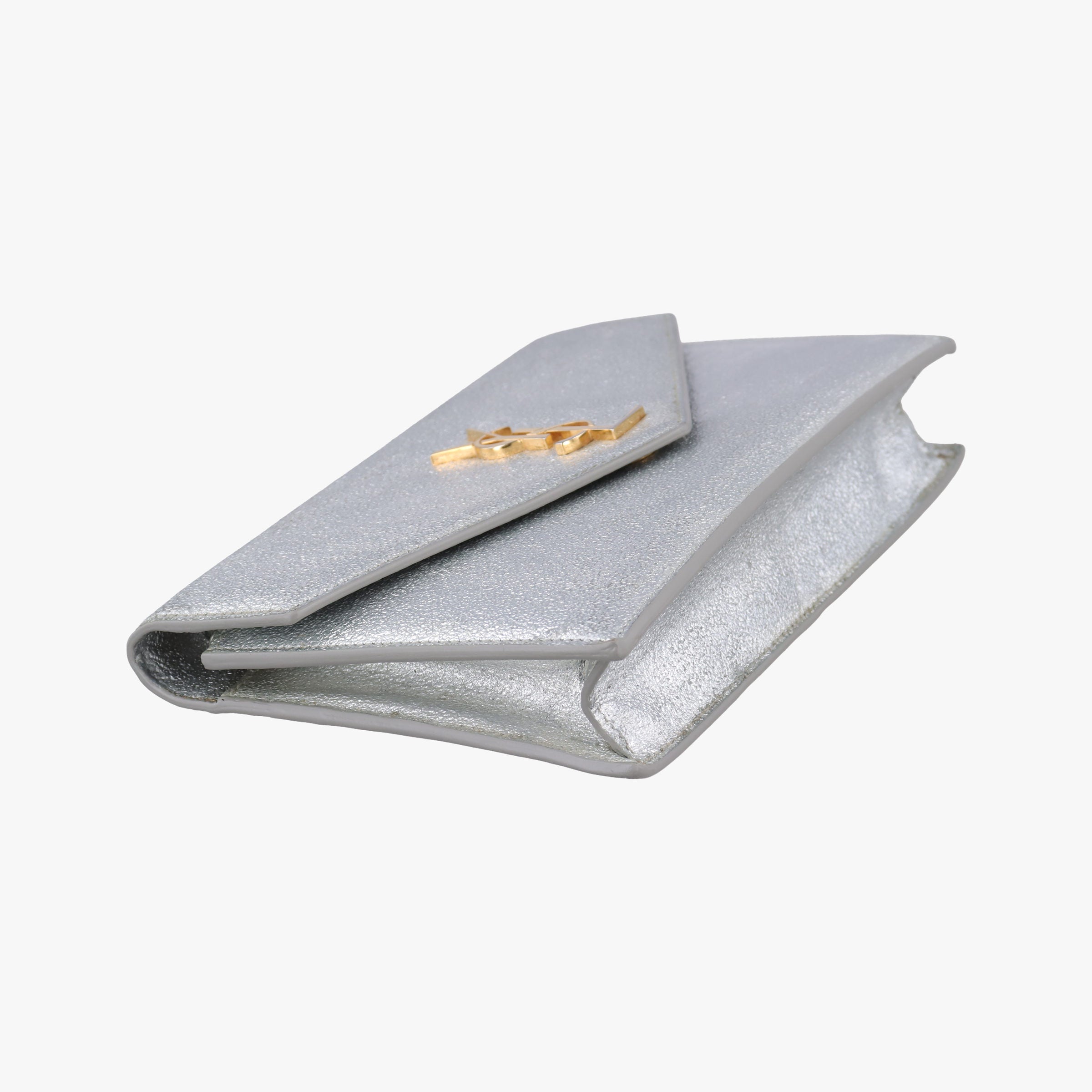 Pre-owned Yves Saint Laurent Cassandre Envelope Silver Leather 402031 shoulderbag | stylenewstar