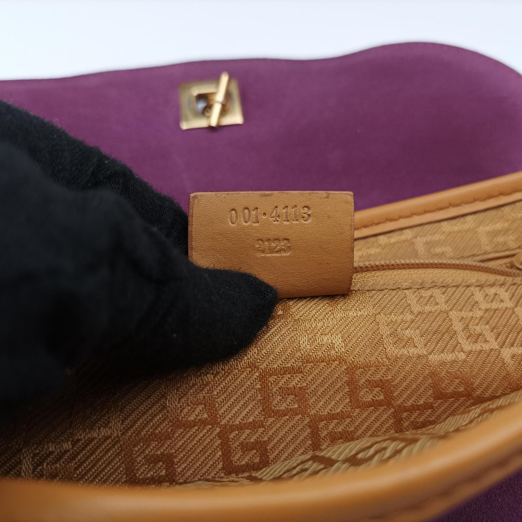 Pre-owned Gucci tiger head purplexbeige Suedexleather 001·41 handbag | stylenewstar