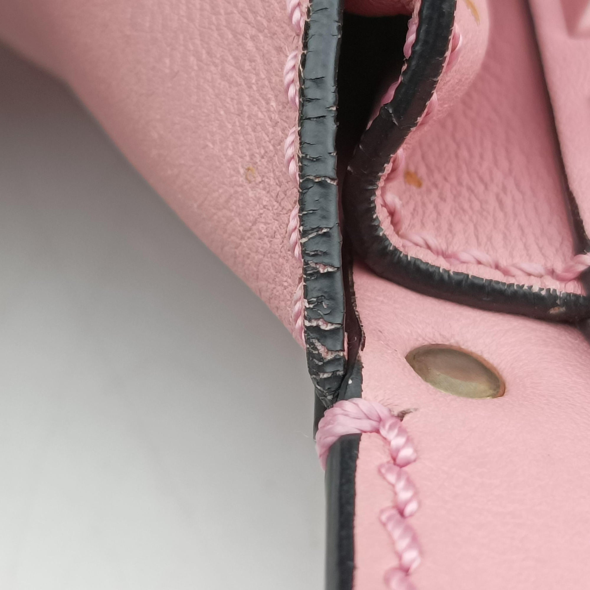 Pre-owned Valentino Rockstud Pink leather  shoulderbag | stylenewstar