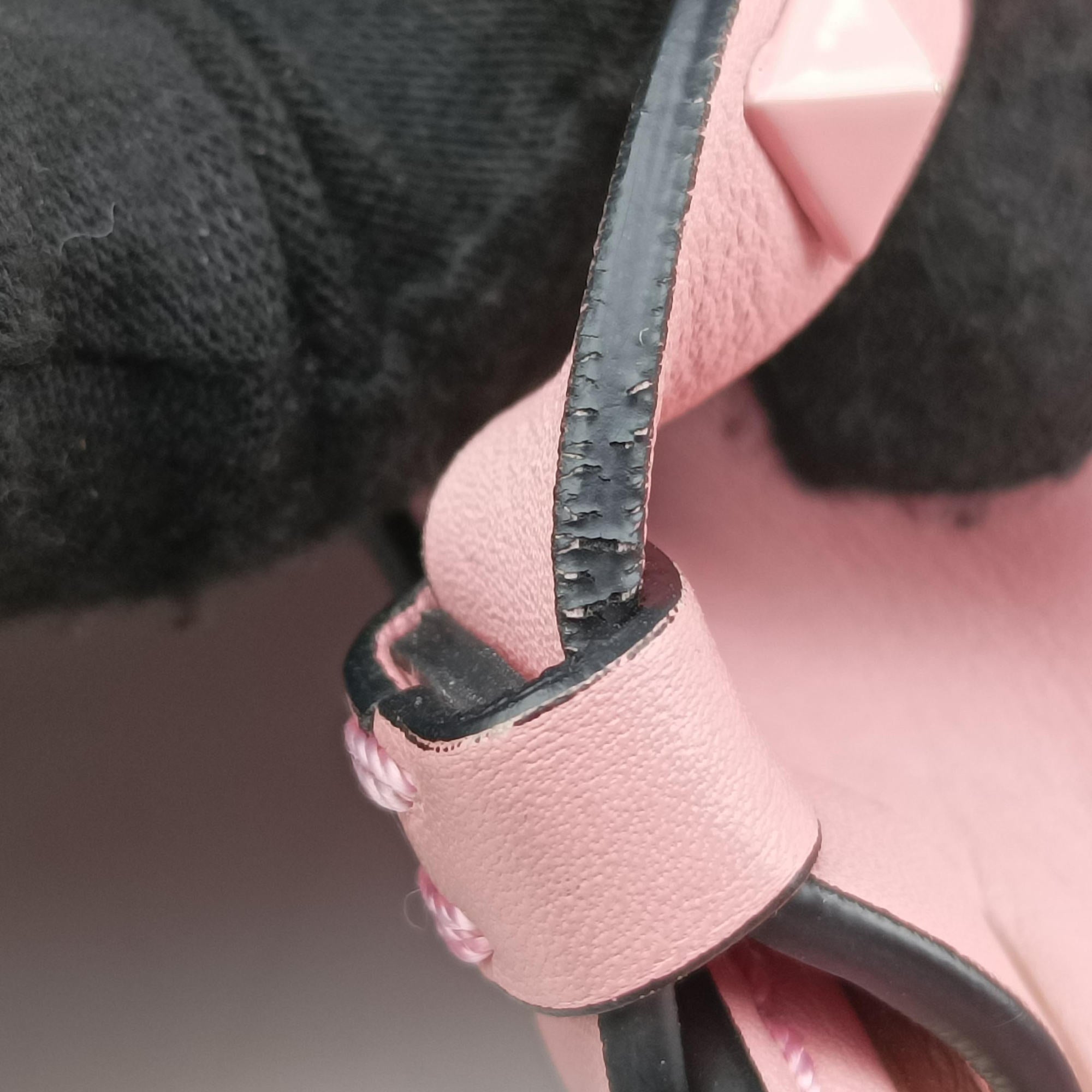 Pre-owned Valentino Rockstud Pink leather  shoulderbag | stylenewstar