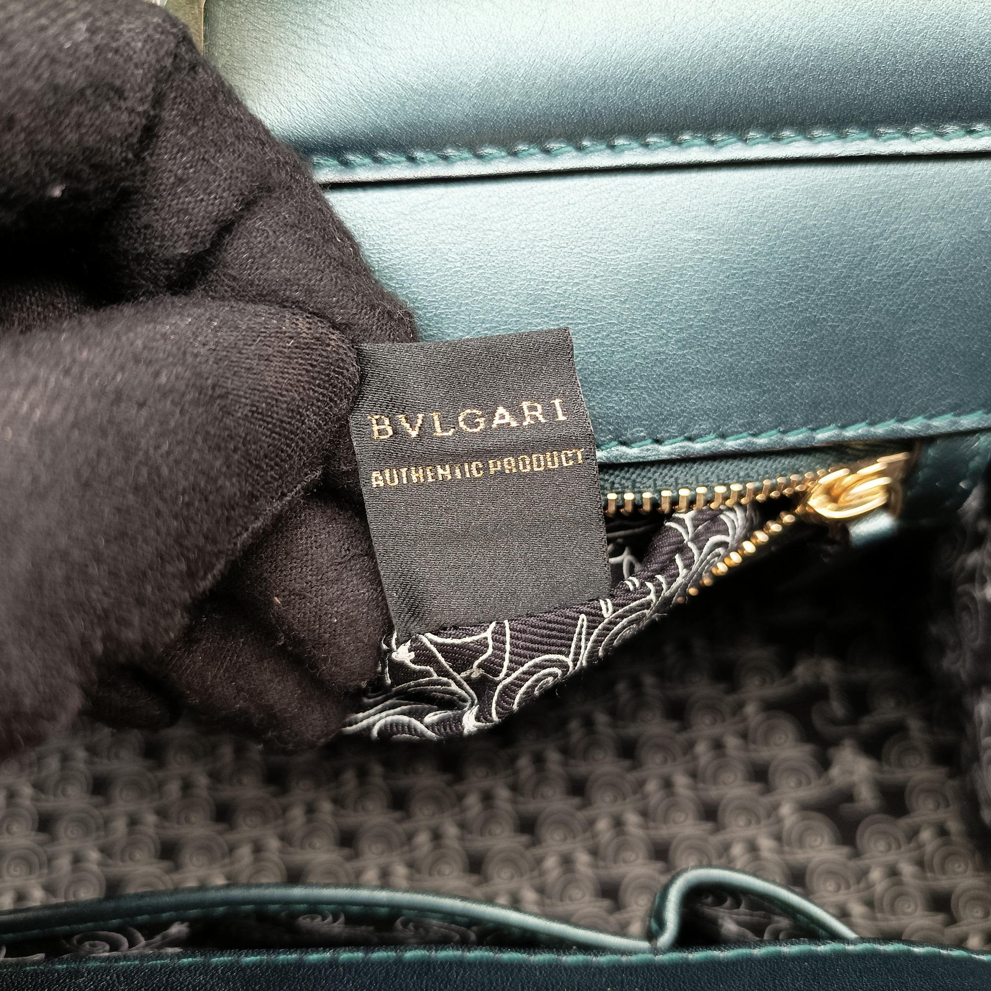 Pre-owned Bvlgari Isabella Rossellini Green patent  shoulderbag | stylenewstar