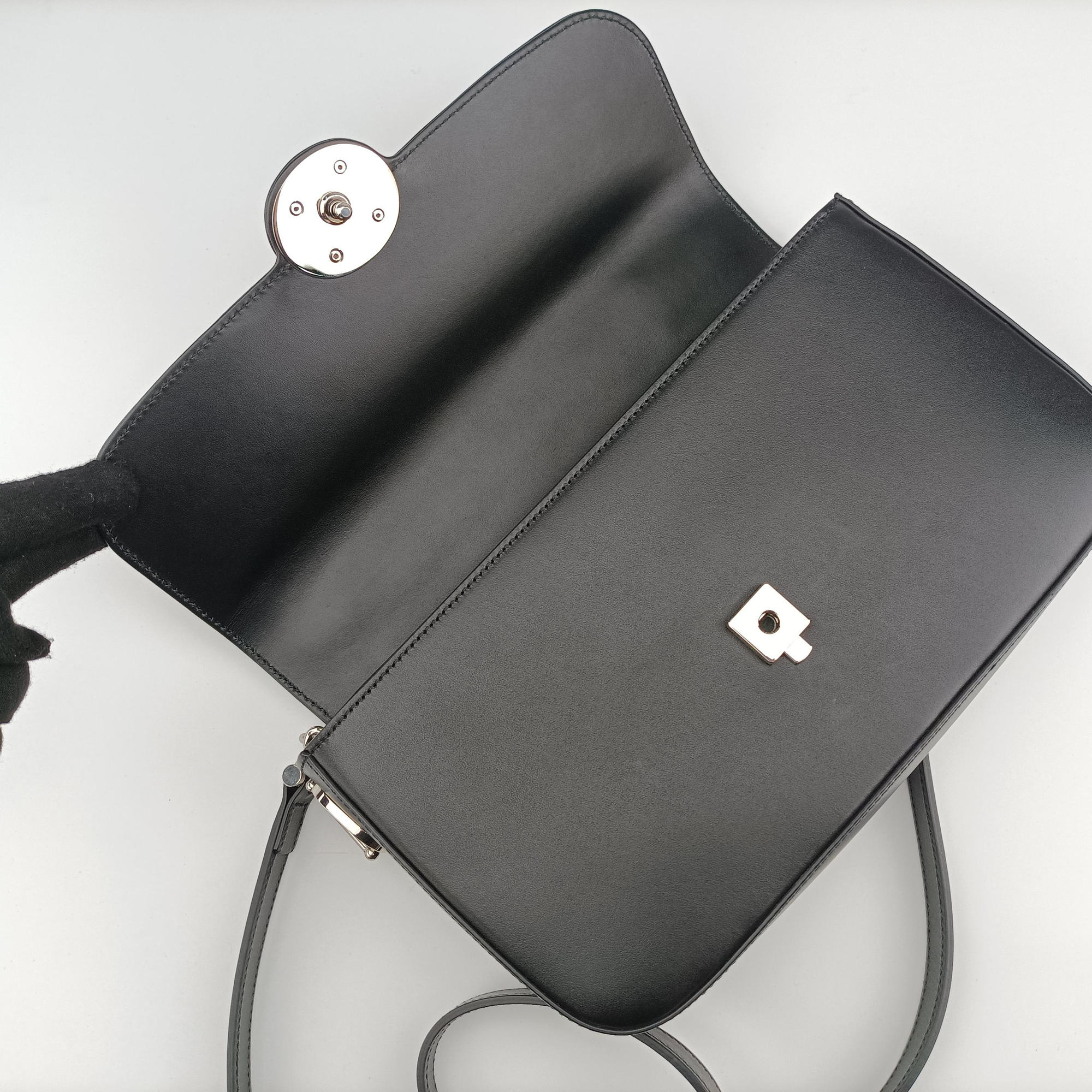 Secondhand Gucci PETITE GG Black Leather 739721 shoulderbag | stylenewstar