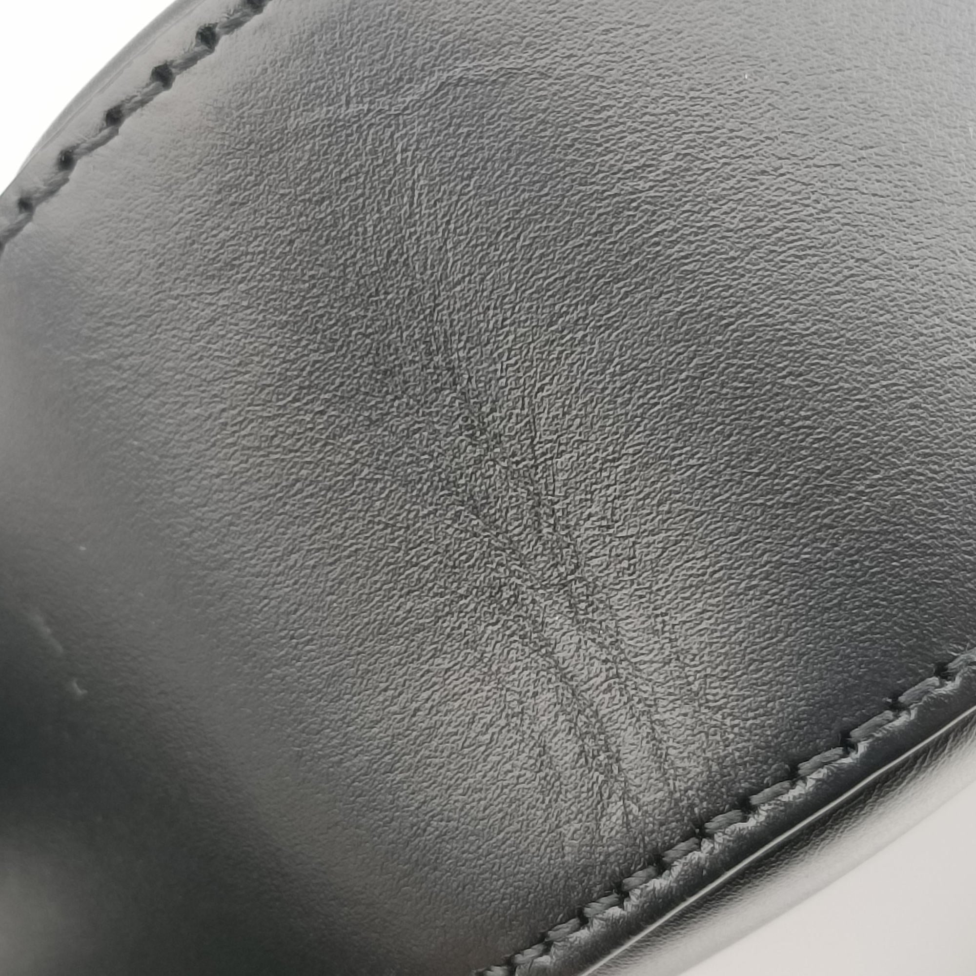 Secondhand Gucci PETITE GG Black Leather 739721 shoulderbag | stylenewstar