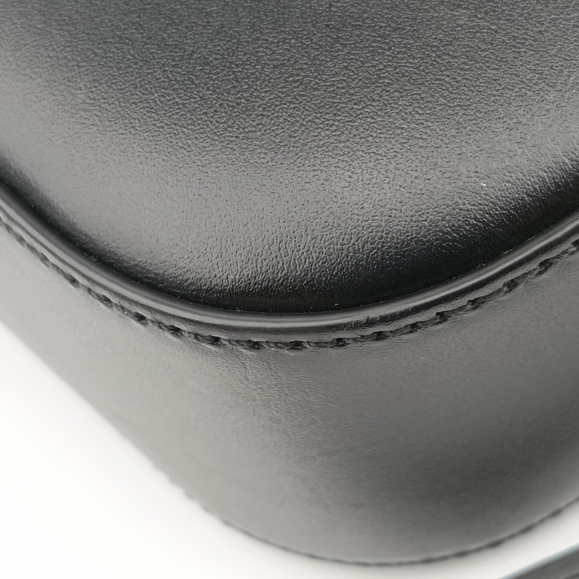 Secondhand Gucci PETITE GG Black Leather 739721 shoulderbag | stylenewstar